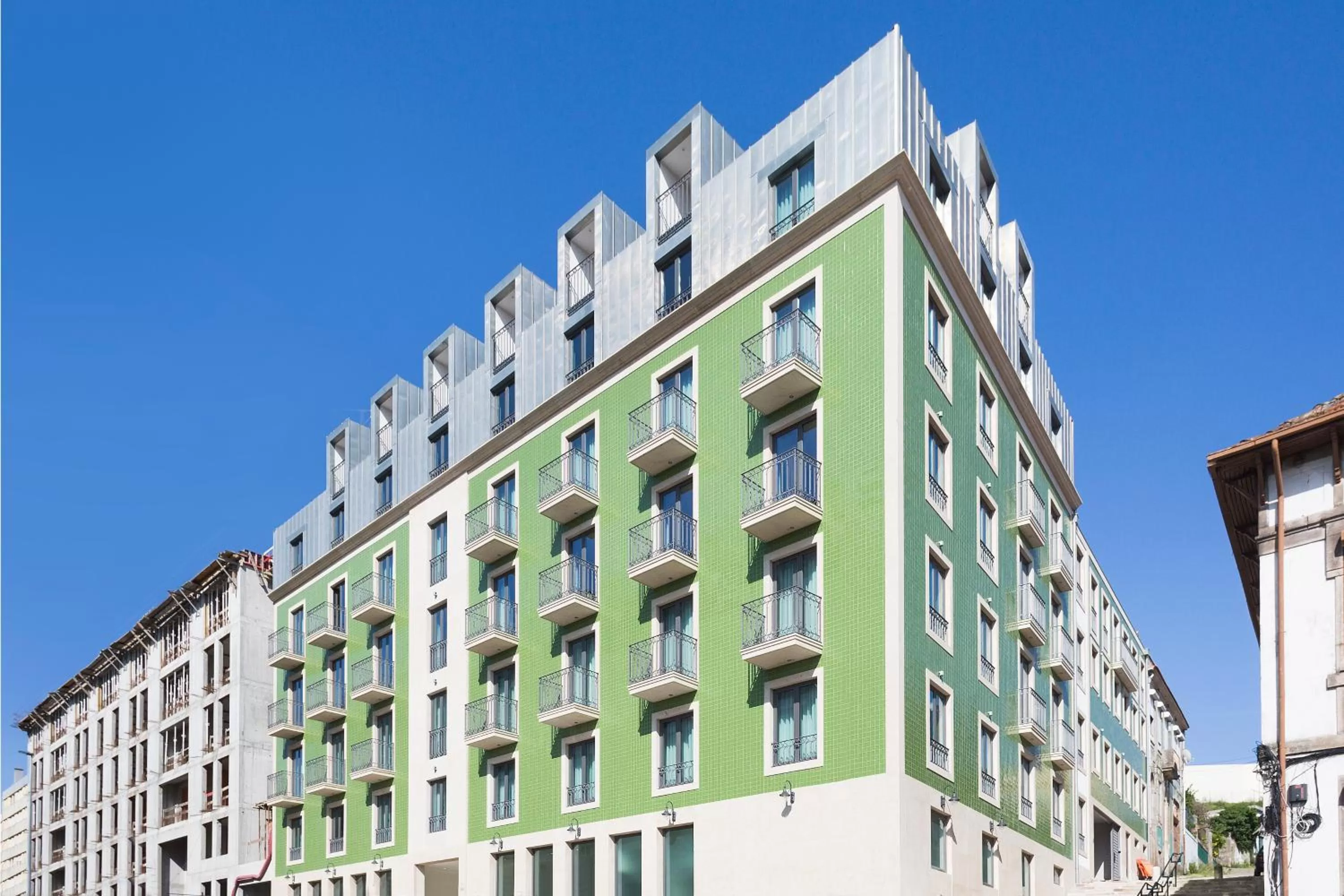 Property building in Acta The Avenue