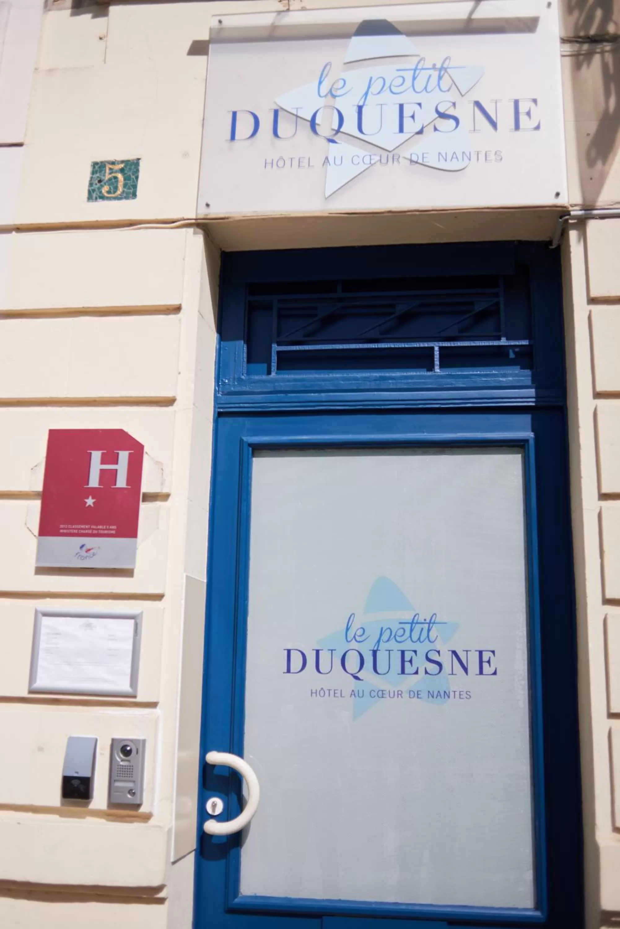 Facade/entrance in Hotel Le Petit Duquesne