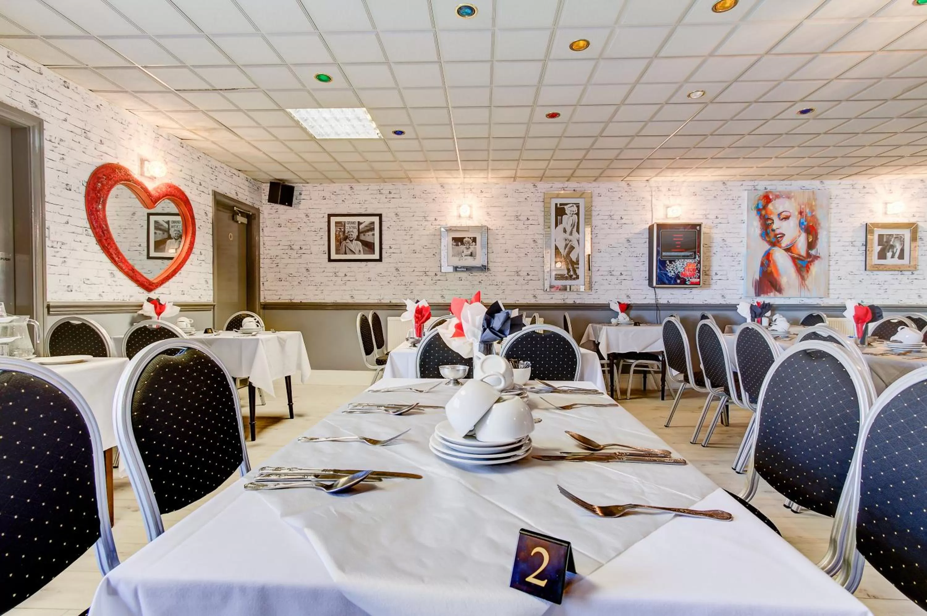 Restaurant/Places to Eat in The Sandringham Court Hotel & Sports Bar-Groups Welcome here-High Speed Wi-Fi