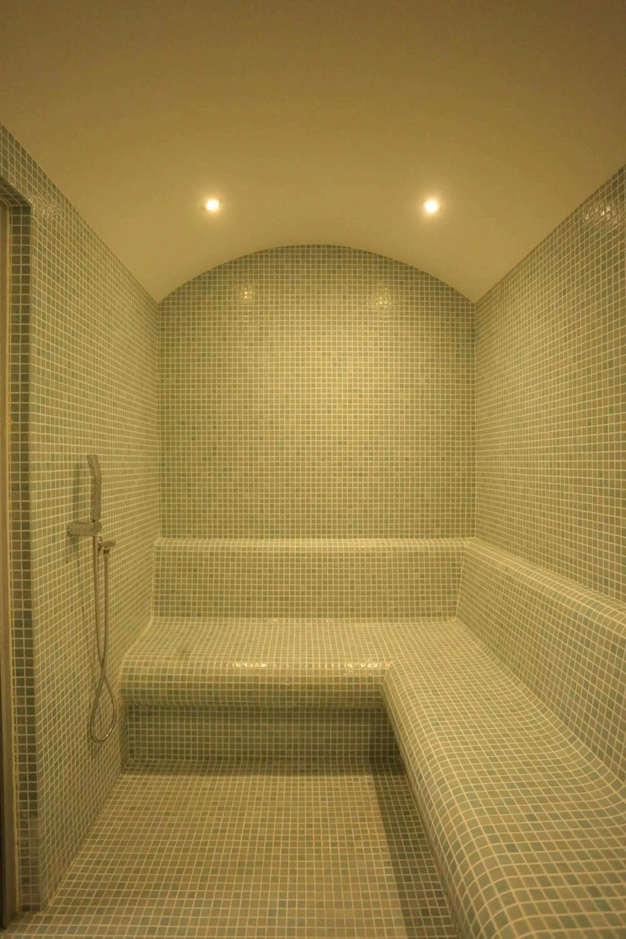 Steam room in FOUR SEVEN HOTEL