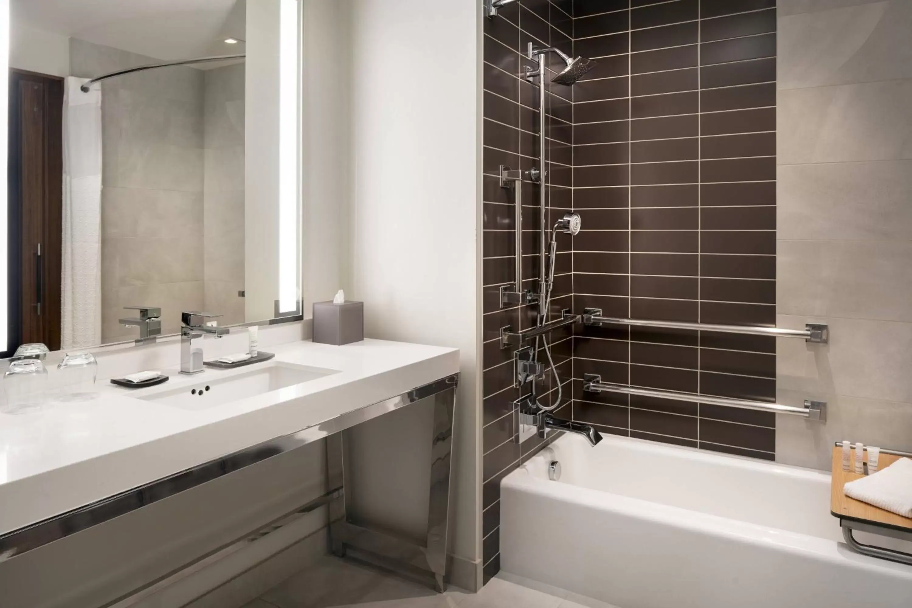 Queen Room with Two Queen Beds - Hearing Accessible in Marriott Irvine Spectrum Queen Room with Two Queen Beds - Hearing Accessible in Marriott Irvine Spectrum