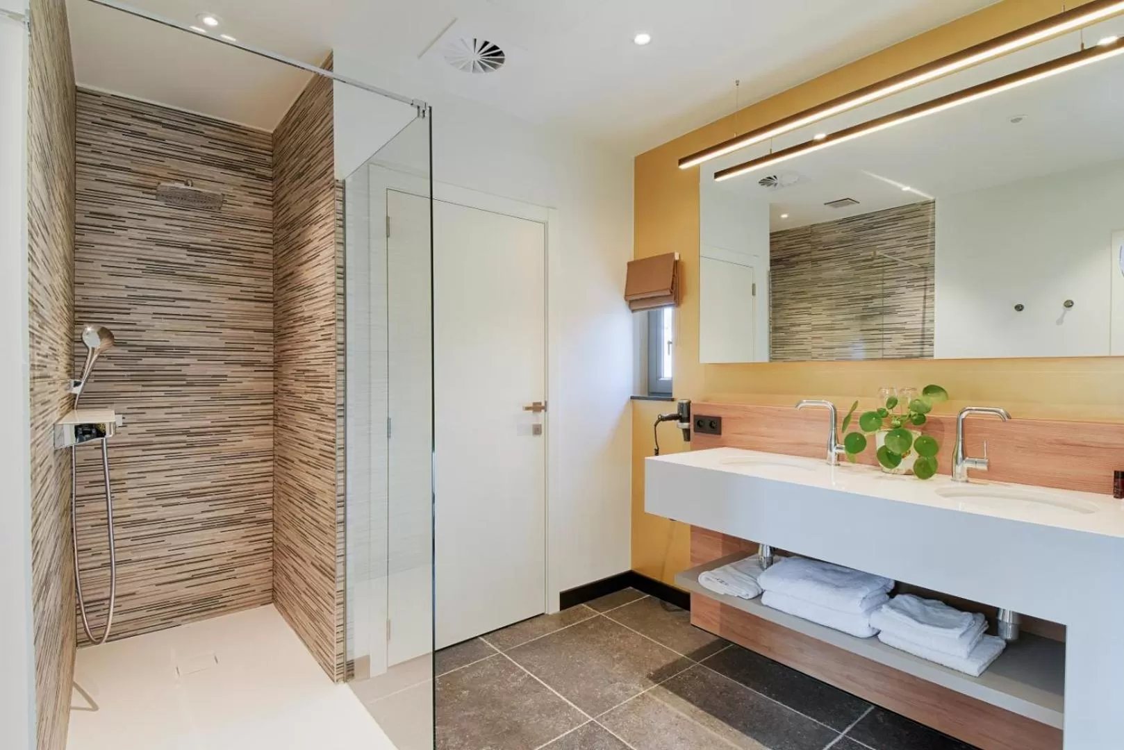 Shower in twee broeders