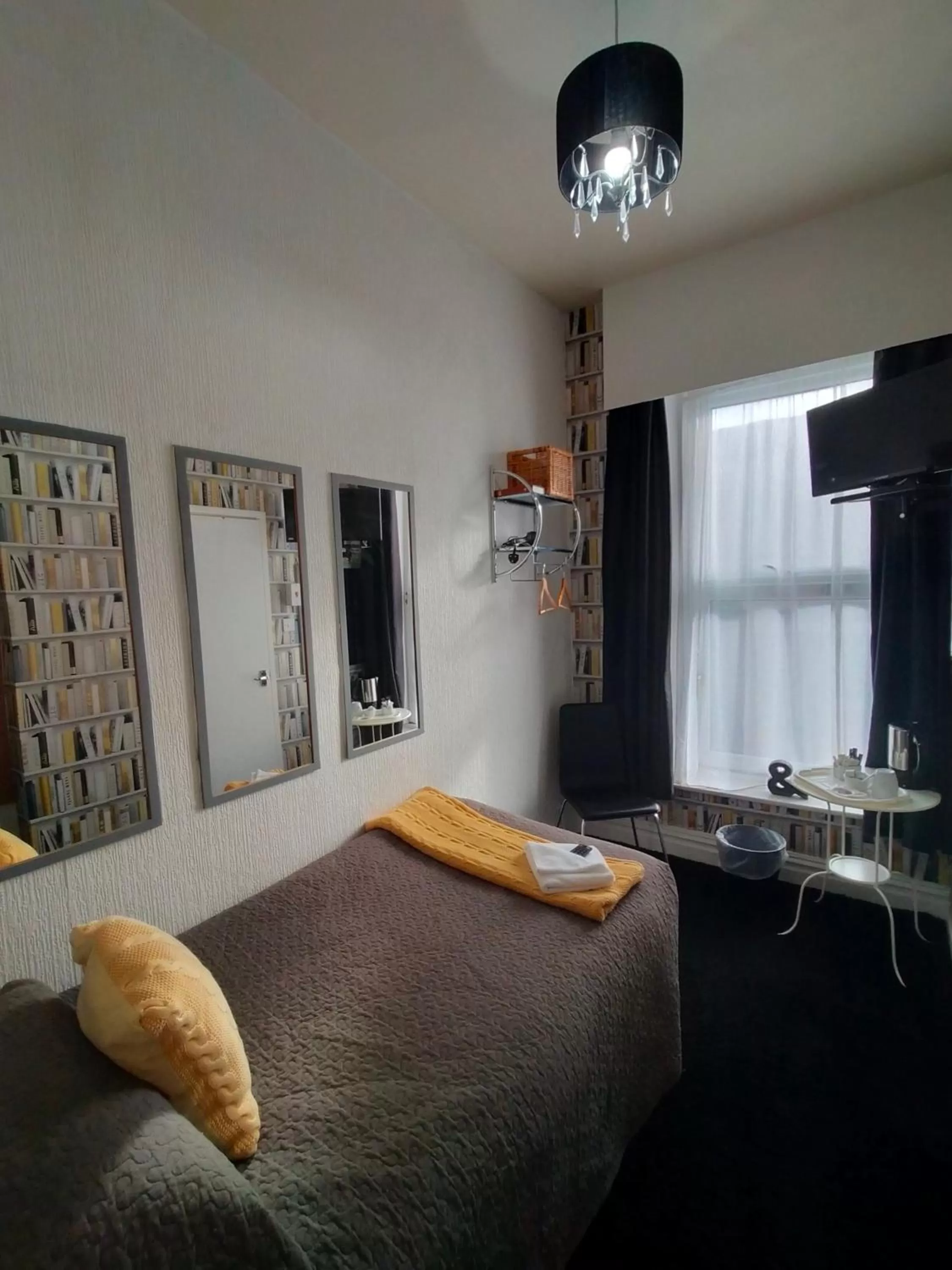 Bed in Hotel Babylon