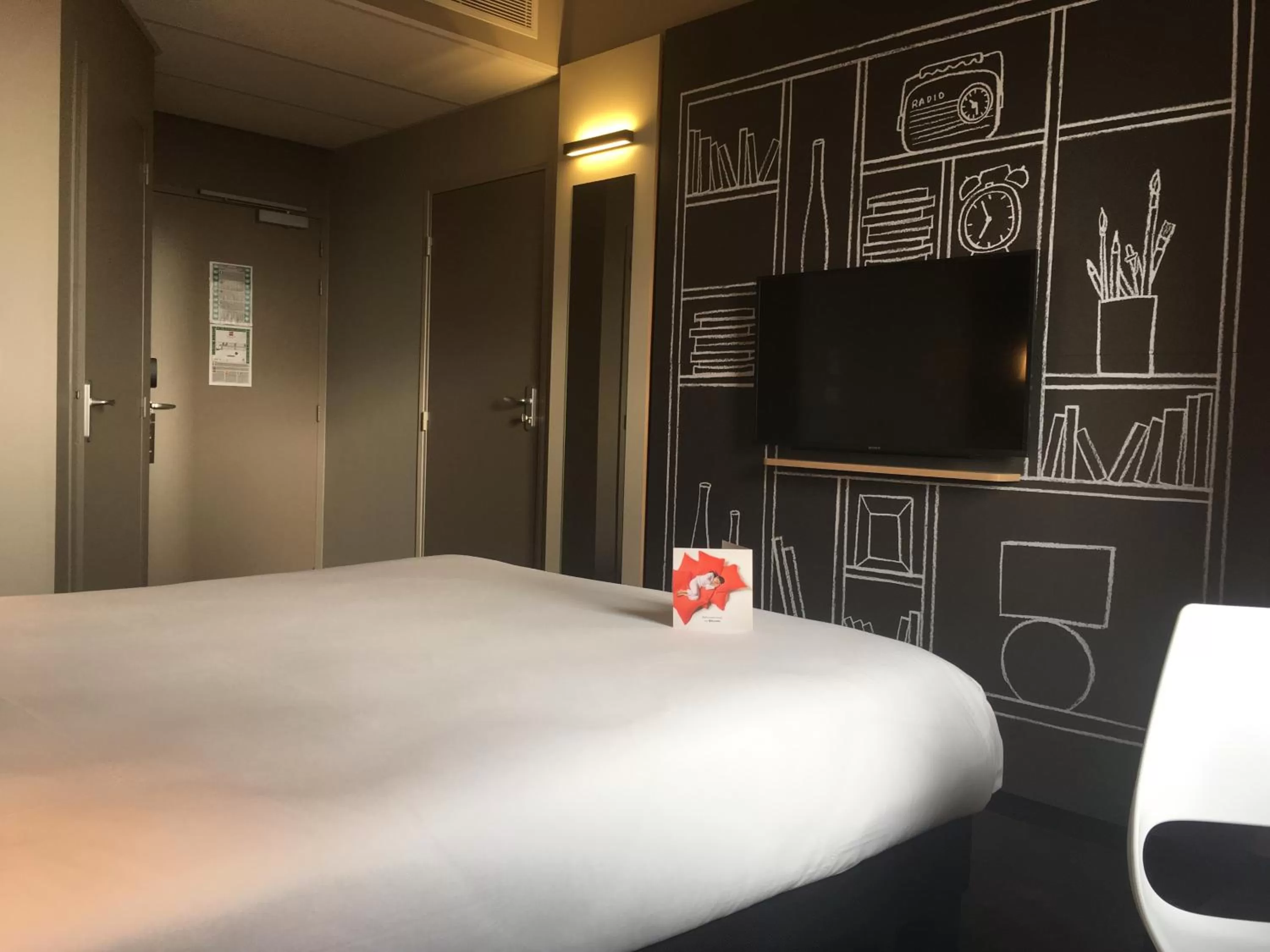 Bedroom, Bed in Ibis Niort Est Mendes France