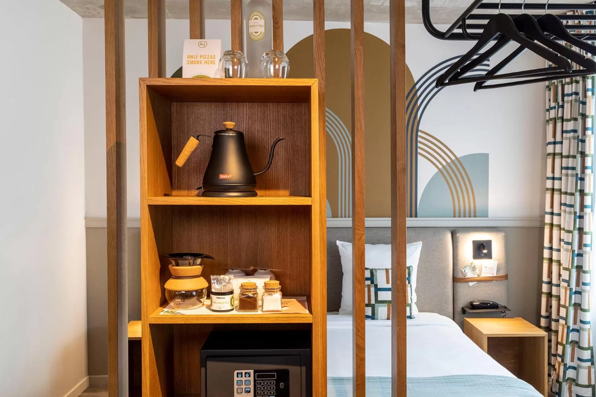 Decorative detail, Bed in La Belle Ville