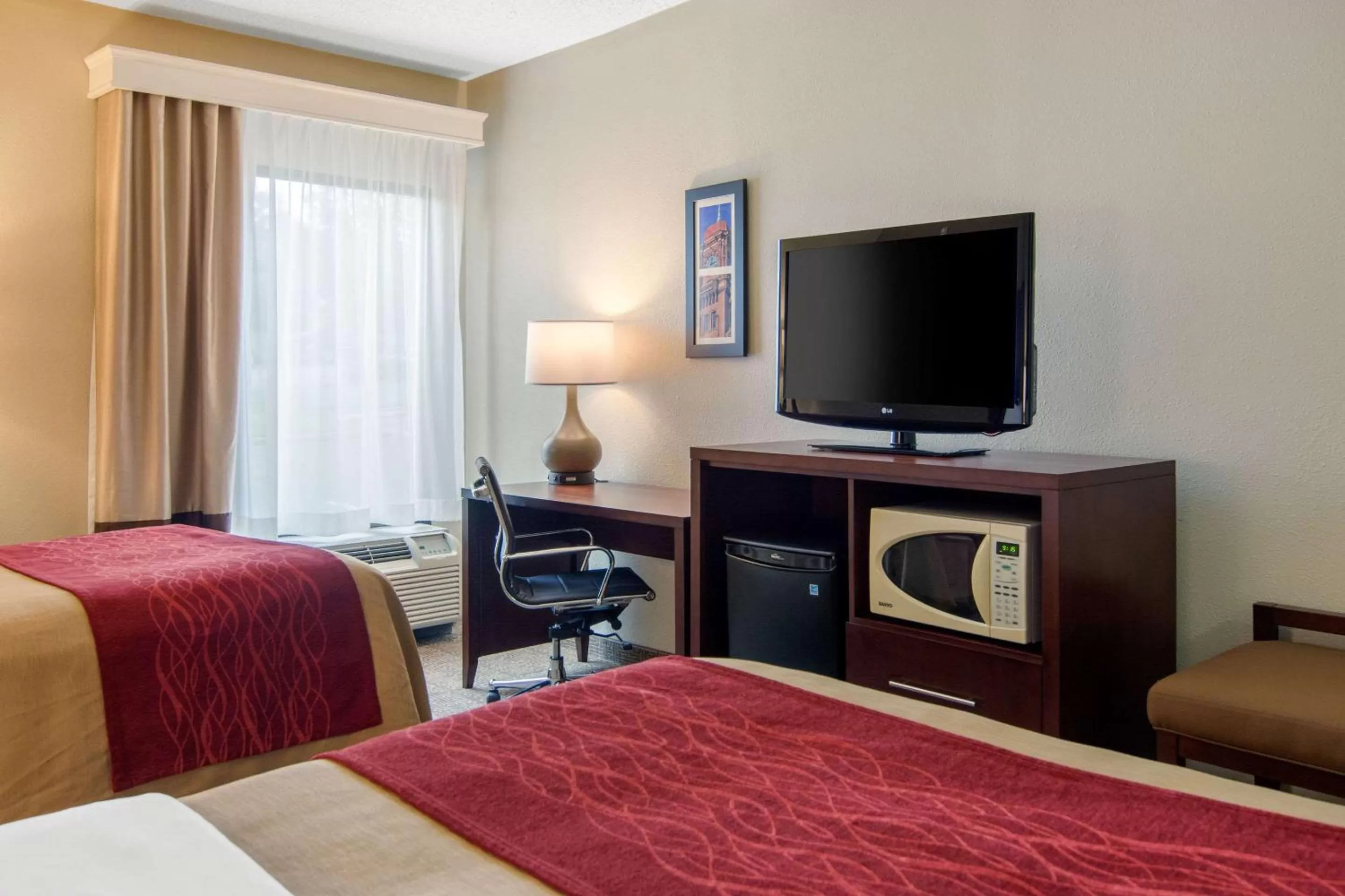 Photo of the whole room, Bed in Comfort Inn Chester - Richmond South