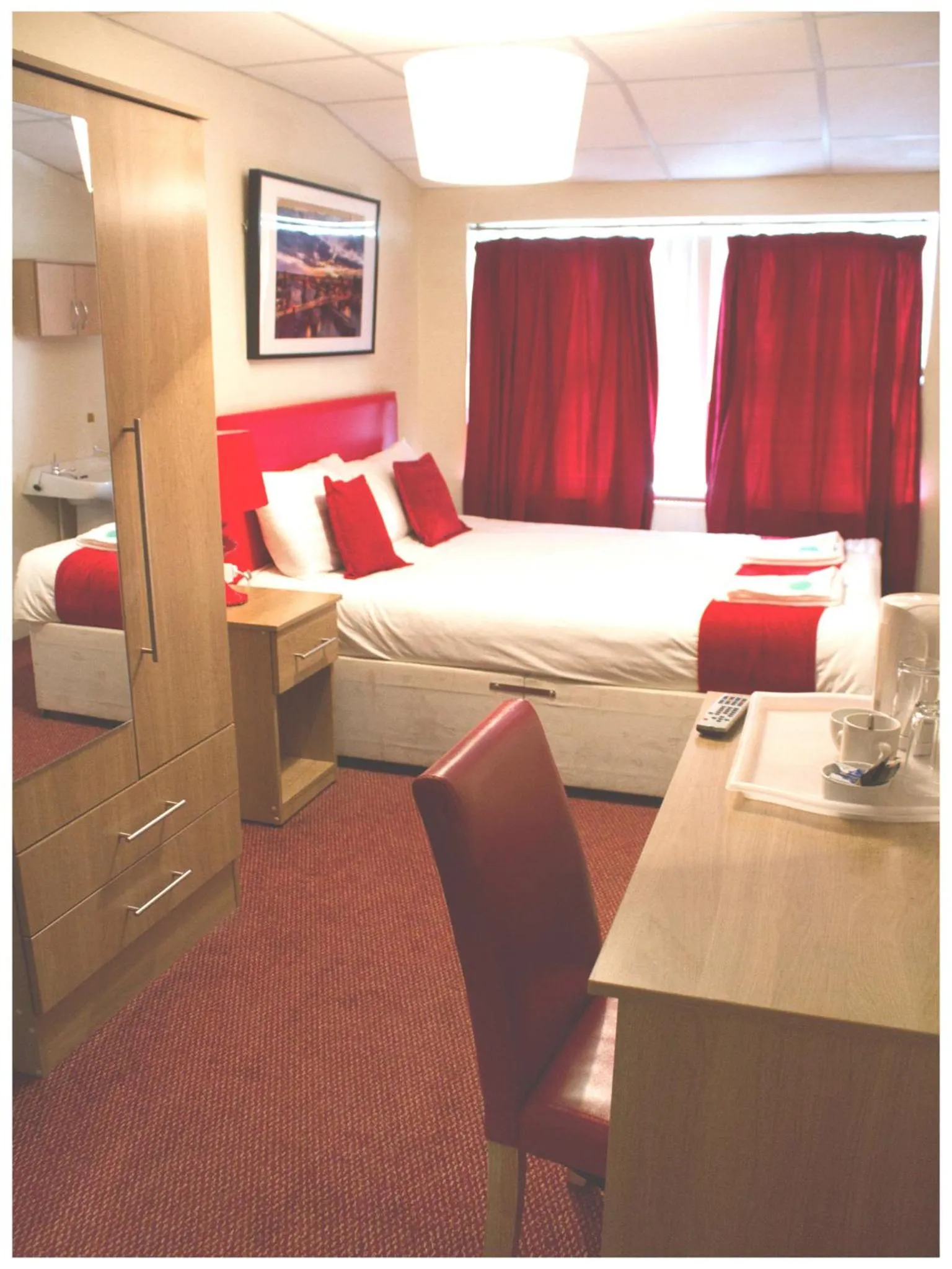 Photo of the whole room, Bed in Hotel Express Newcastle Gateshead