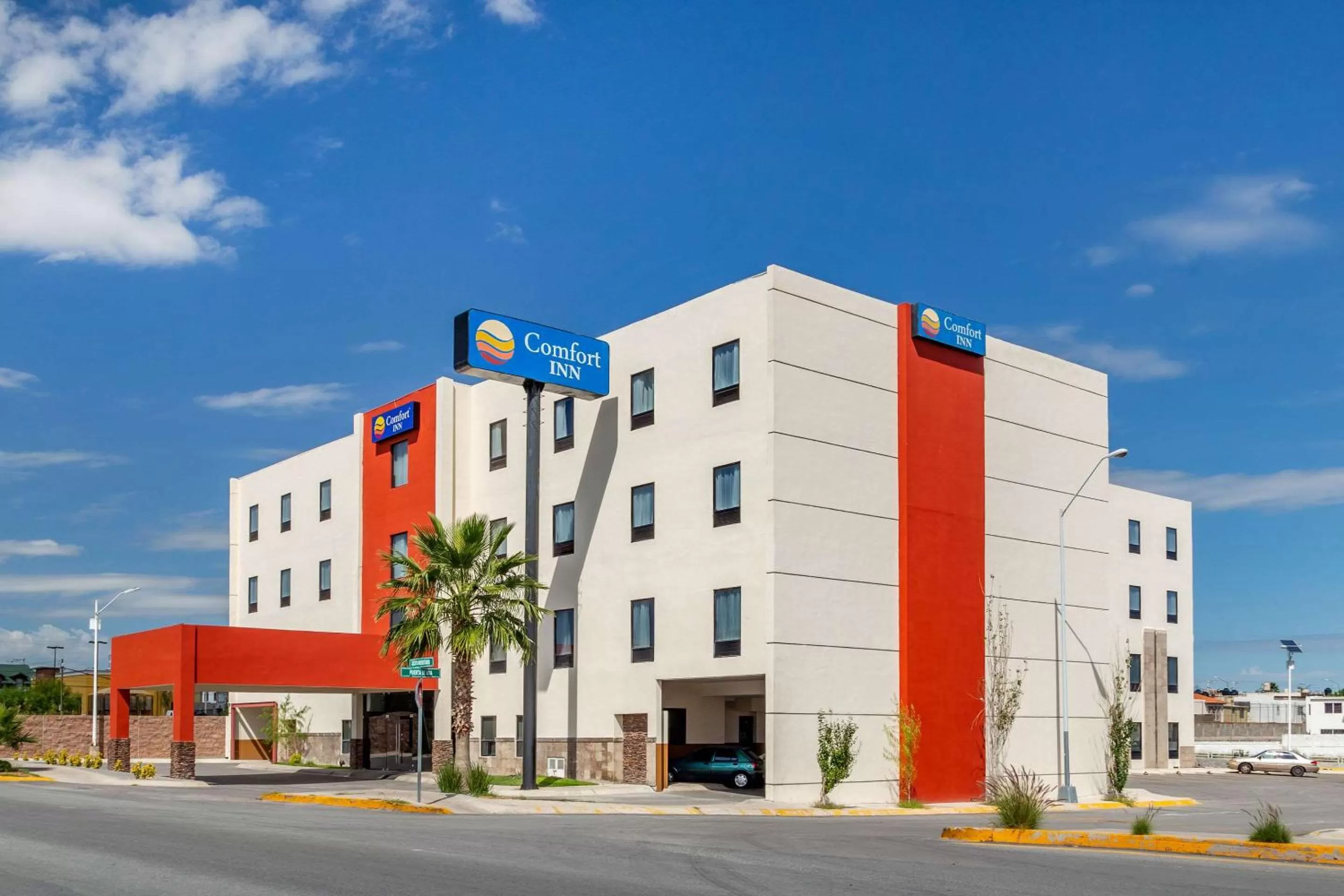 Property building in Comfort Inn Chihuahua