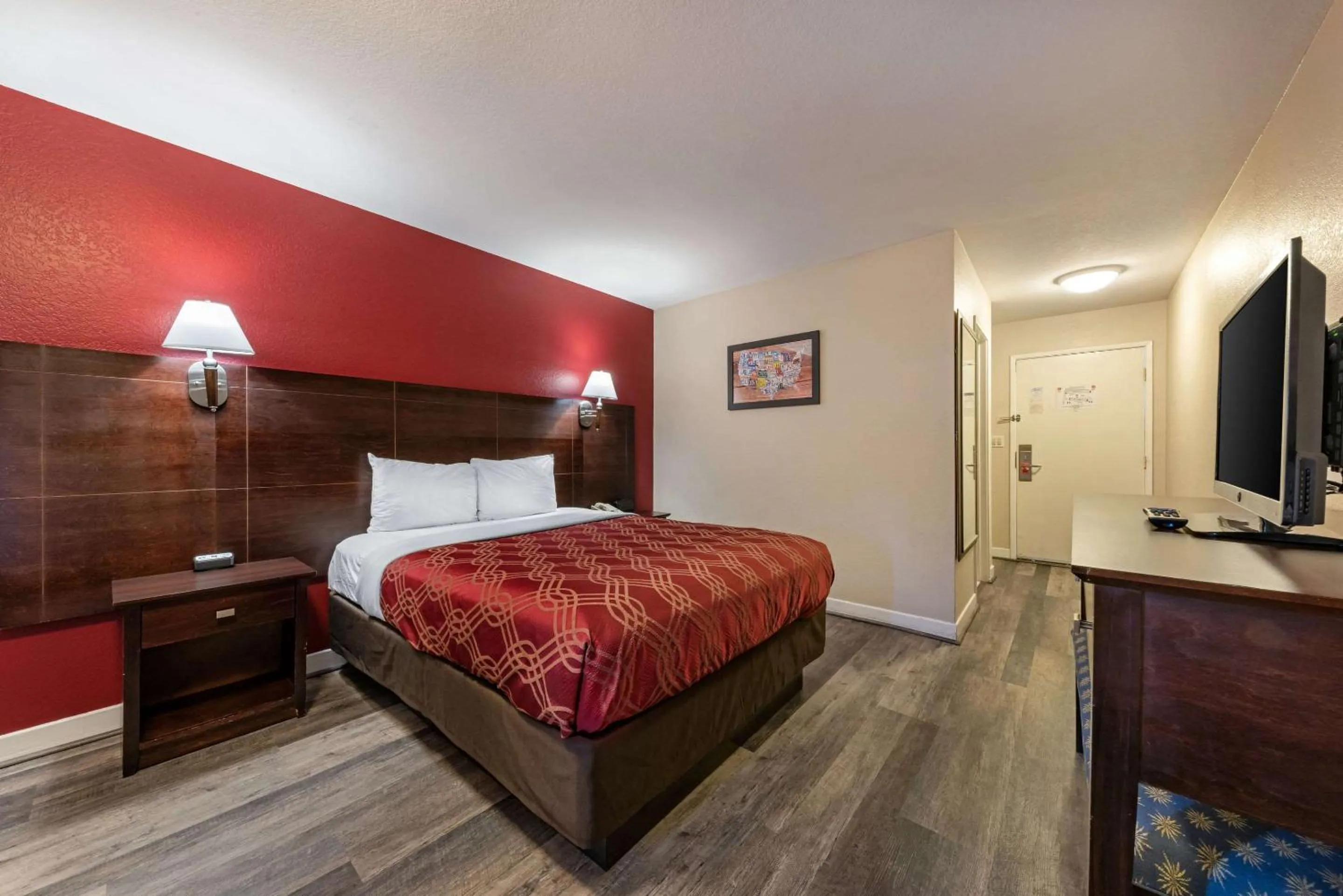 Photo of the whole room, Bed in Bay Breeze Inn