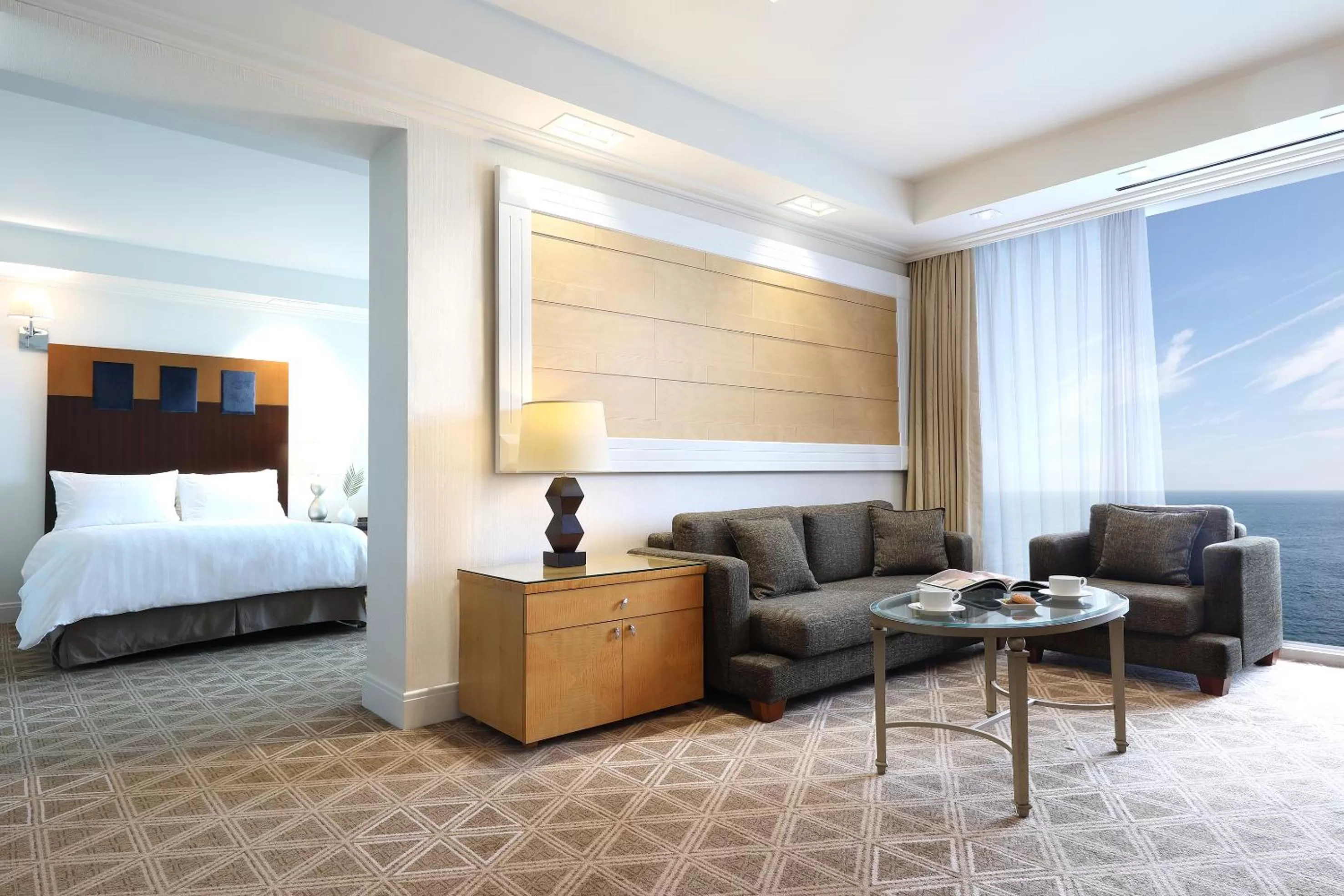 Living room in Ramada Plaza by Wyndham Jeju Ocean Front