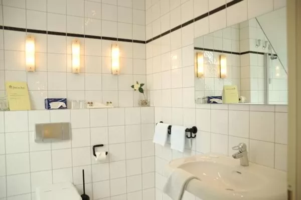 Bathroom in Hotel am Park