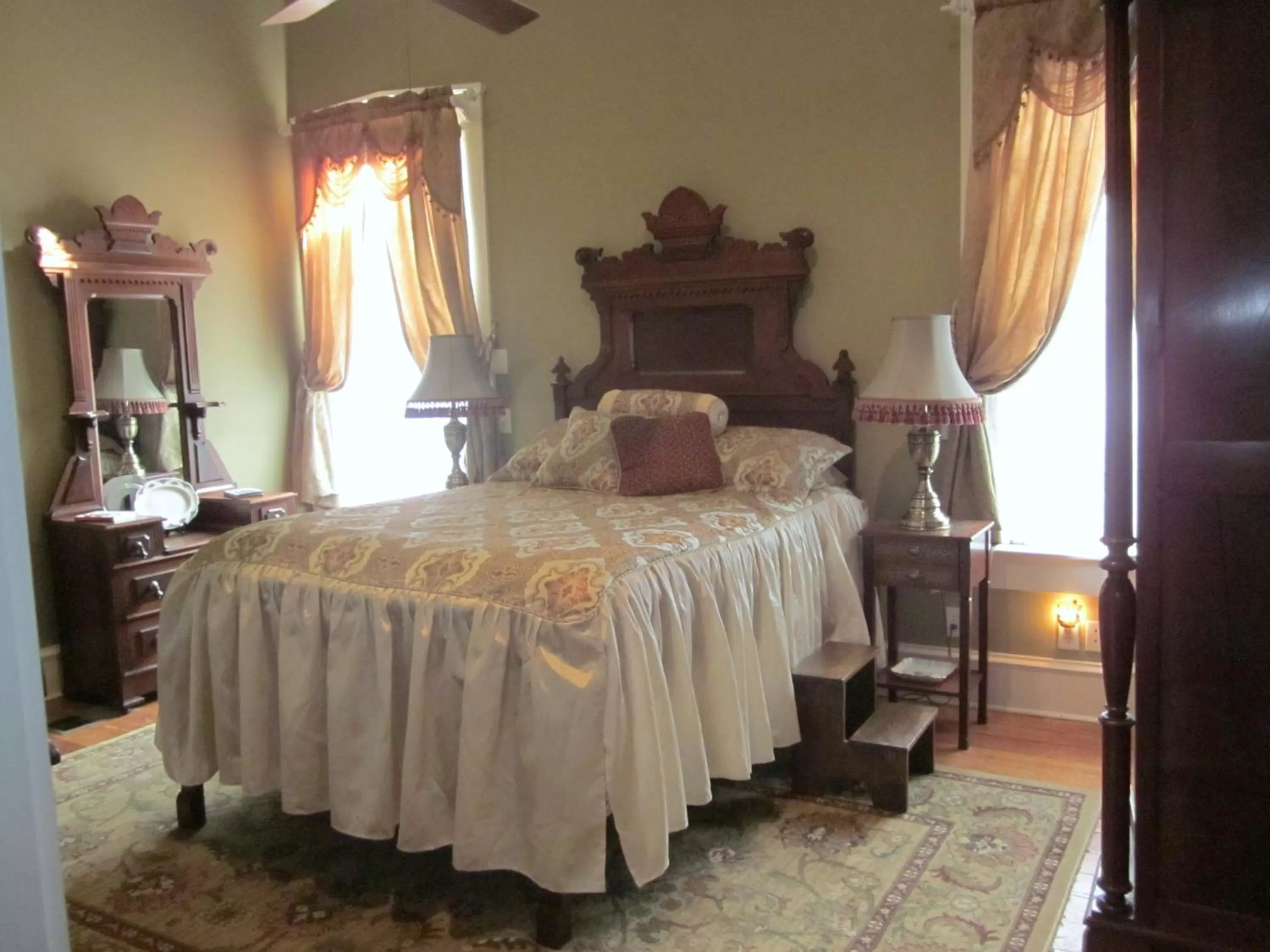 Bed in Baer House Inn