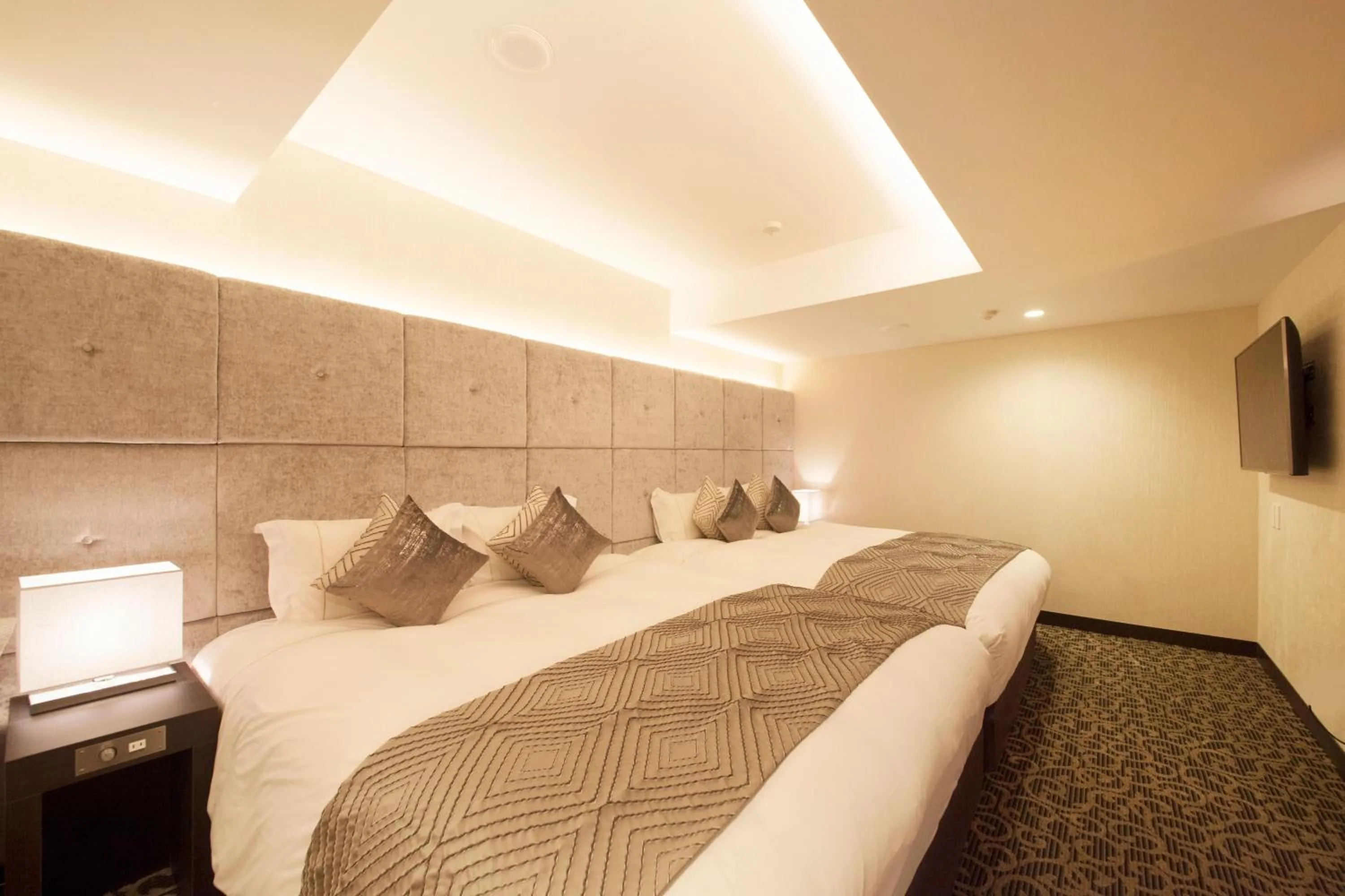 Photo of the whole room, Bed in The Centurion Classic Akasaka