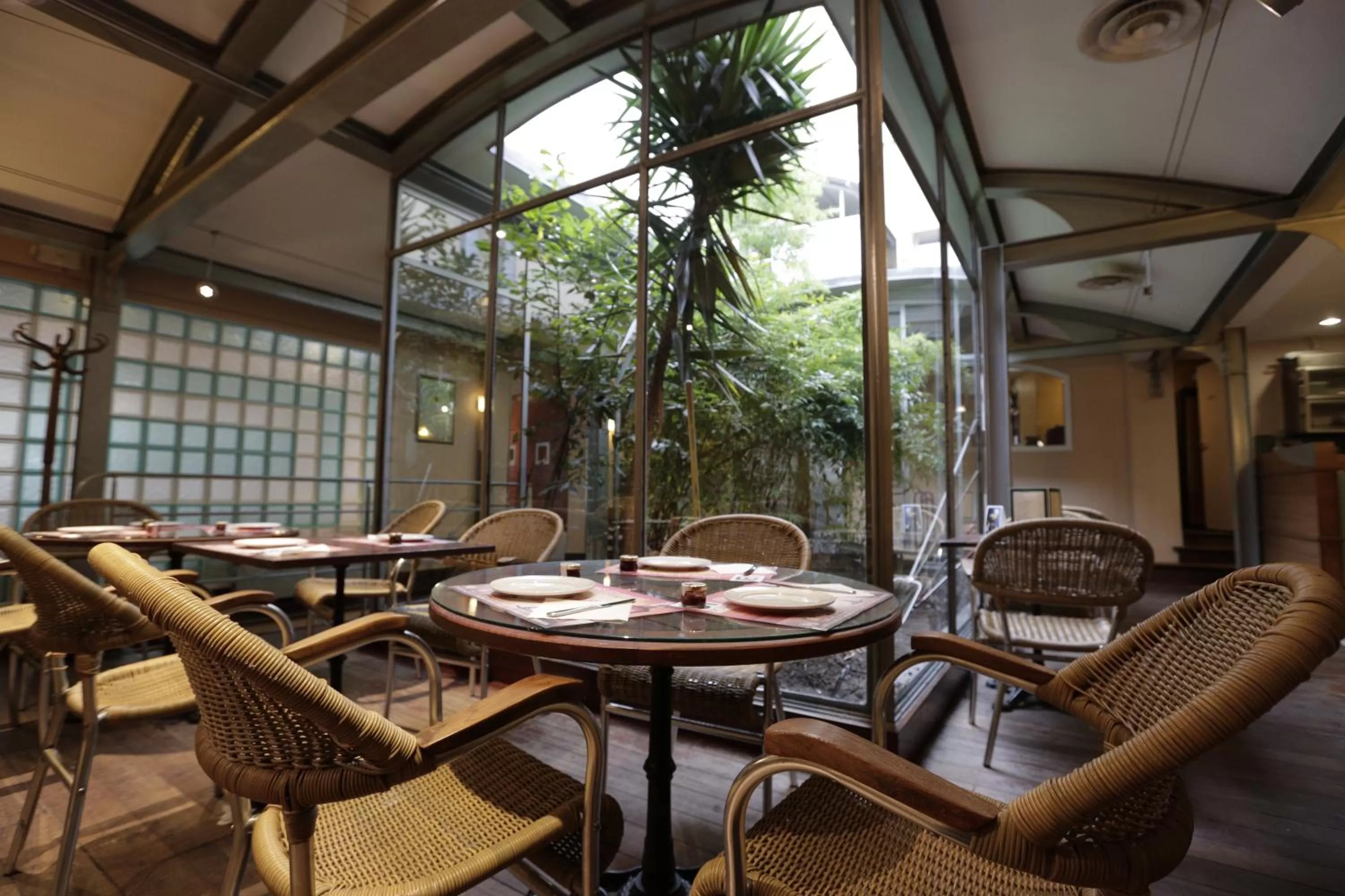 Restaurant/places to eat in Hôtel Au Petit Caporal