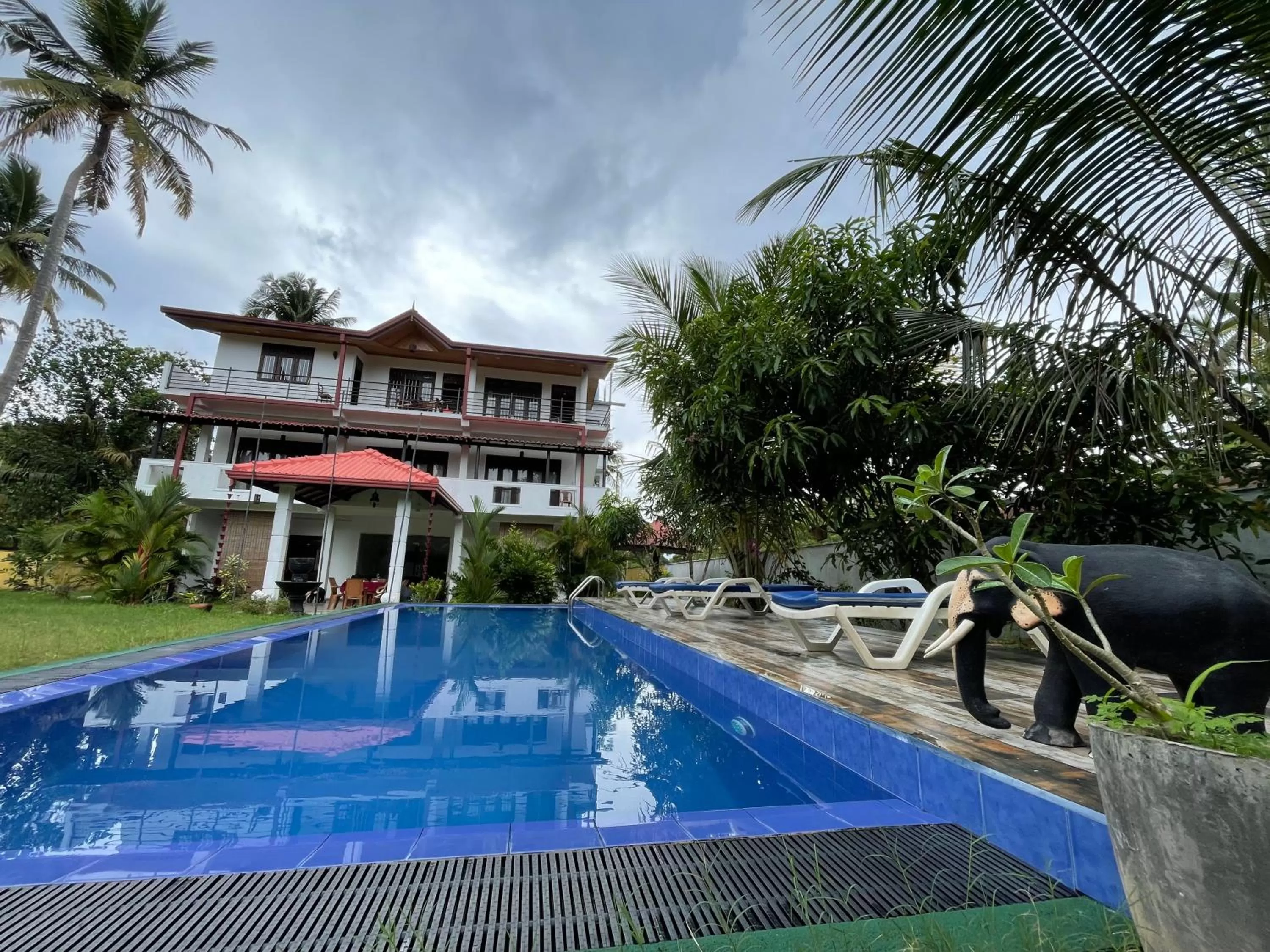 Swimming pool in Shan Star Weligama