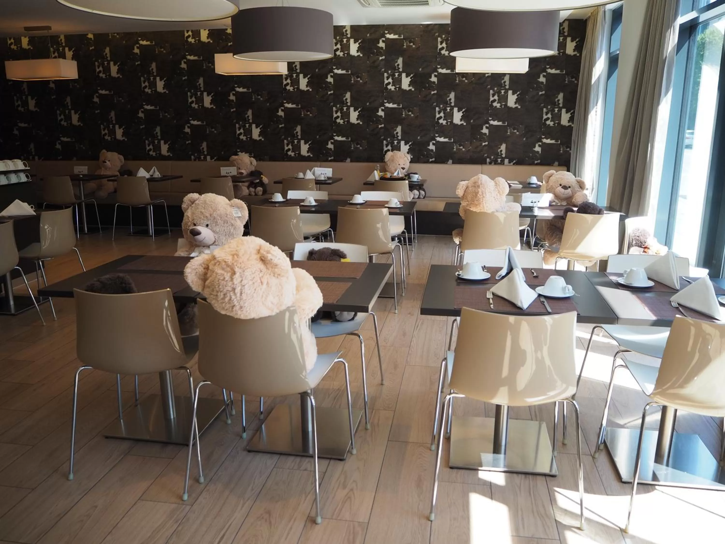 Lounge or bar in relexa hotel München