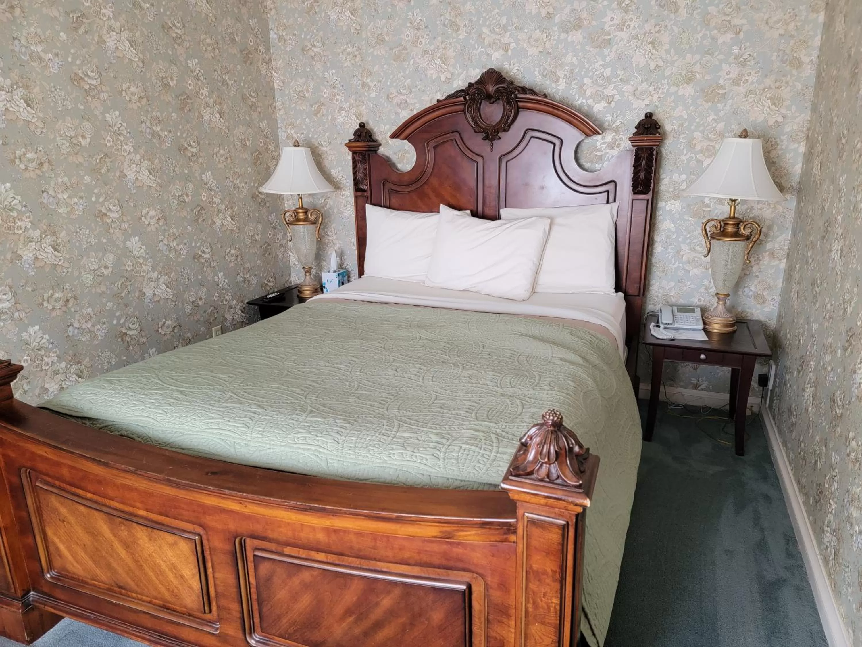 Bedroom, Bed in Lowell Inn