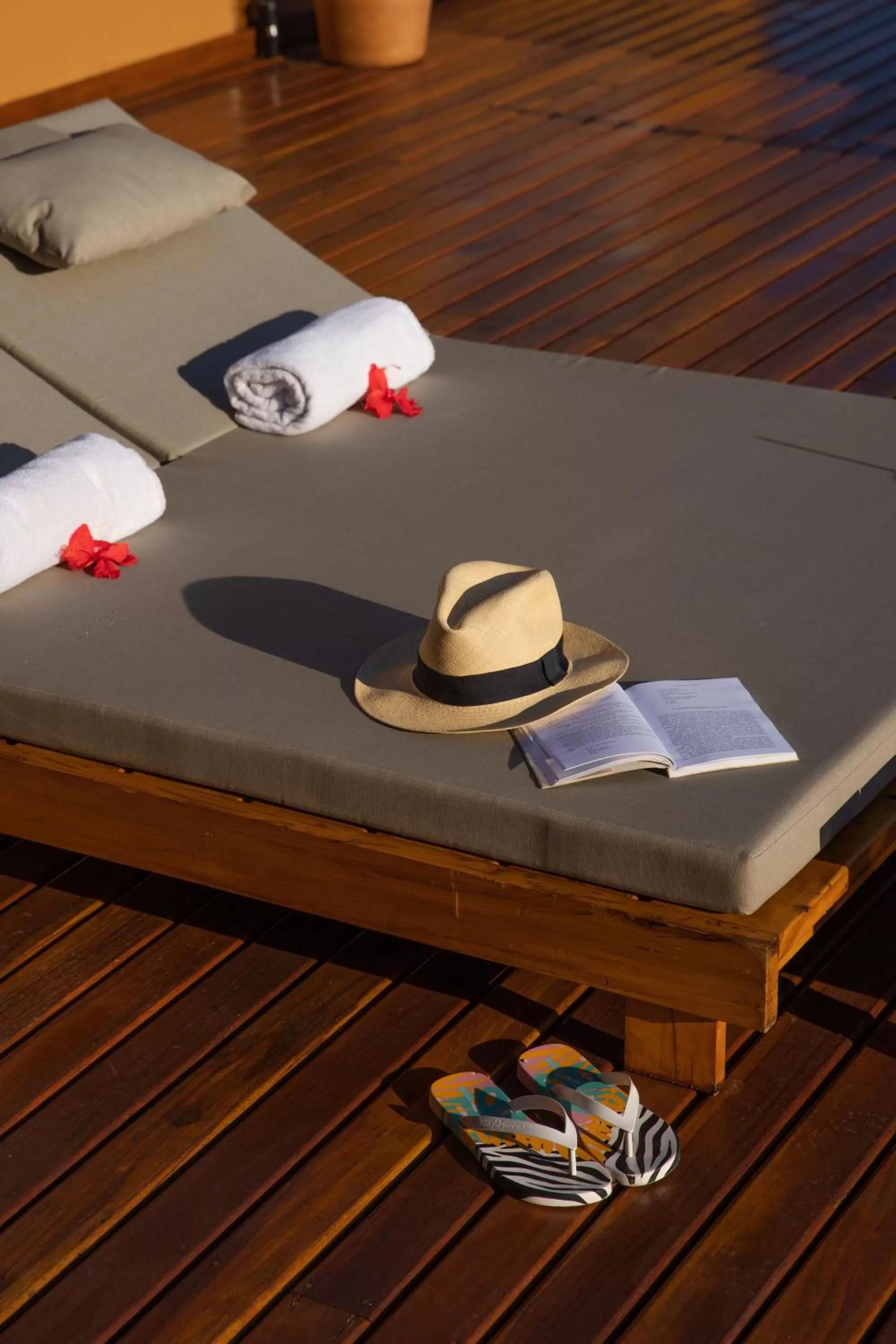 Seating area in Jubarte Hotel by Insólito