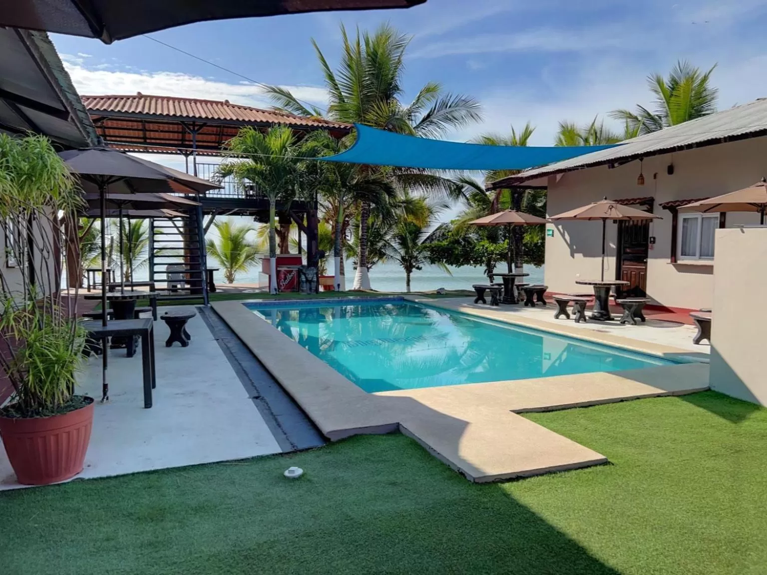 Swimming pool in Big Daddy's Beach Club & Hotel