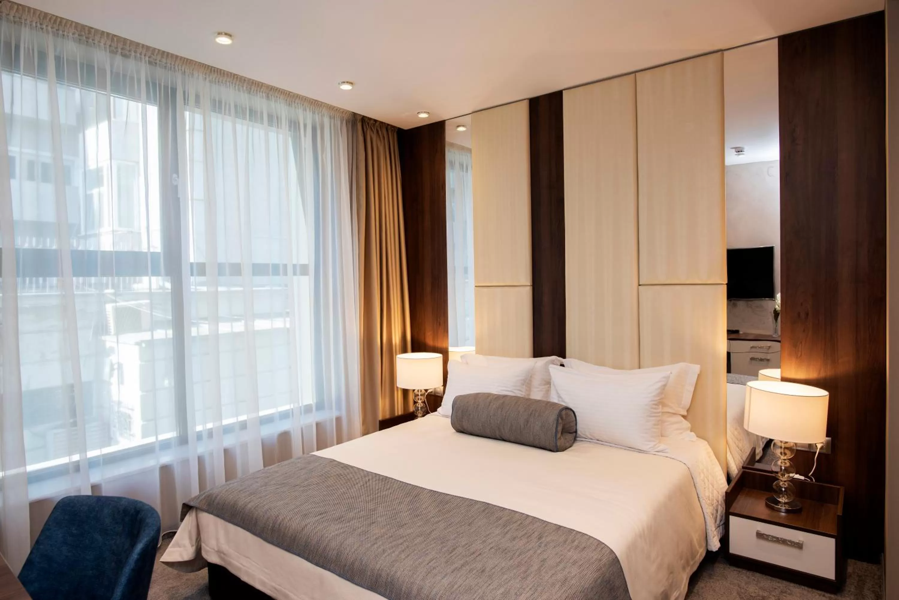 Bed in Family Hotel Business Club