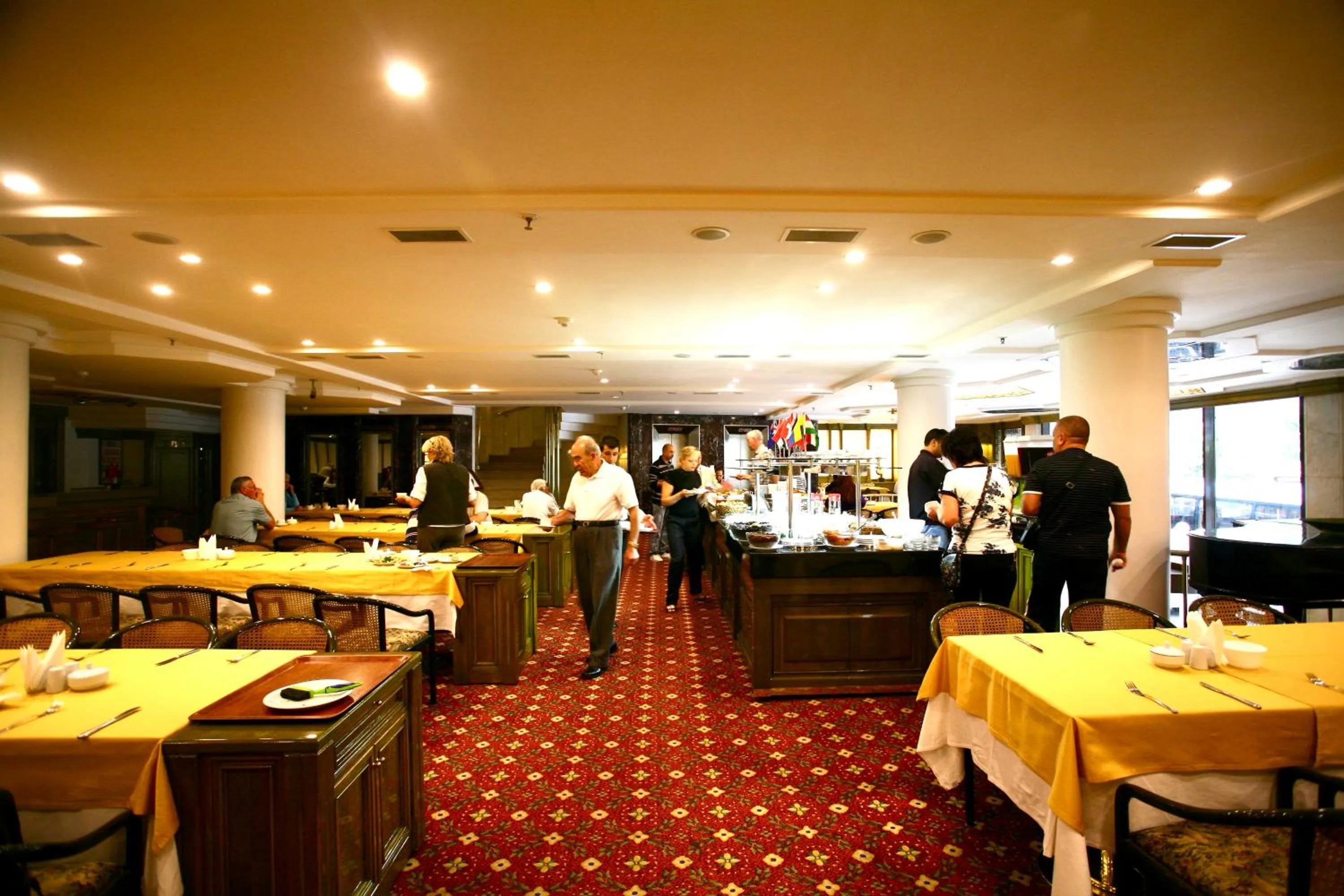 Restaurant/places to eat in Istanbul Royal Hotel