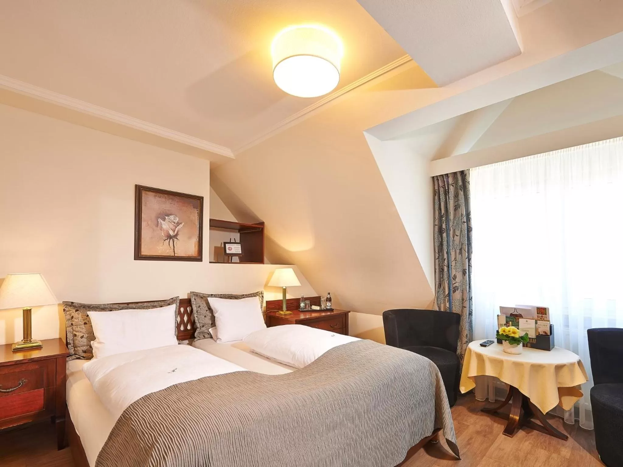 Photo of the whole room, Bed in Brauereigasthof Zum Löwenbräu