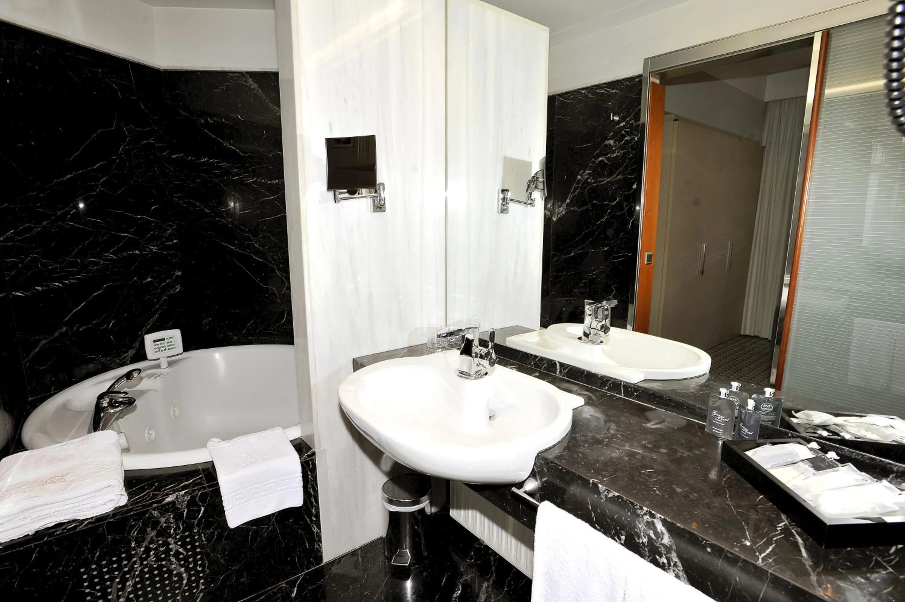 Bathroom in Gran Hotel Albacete