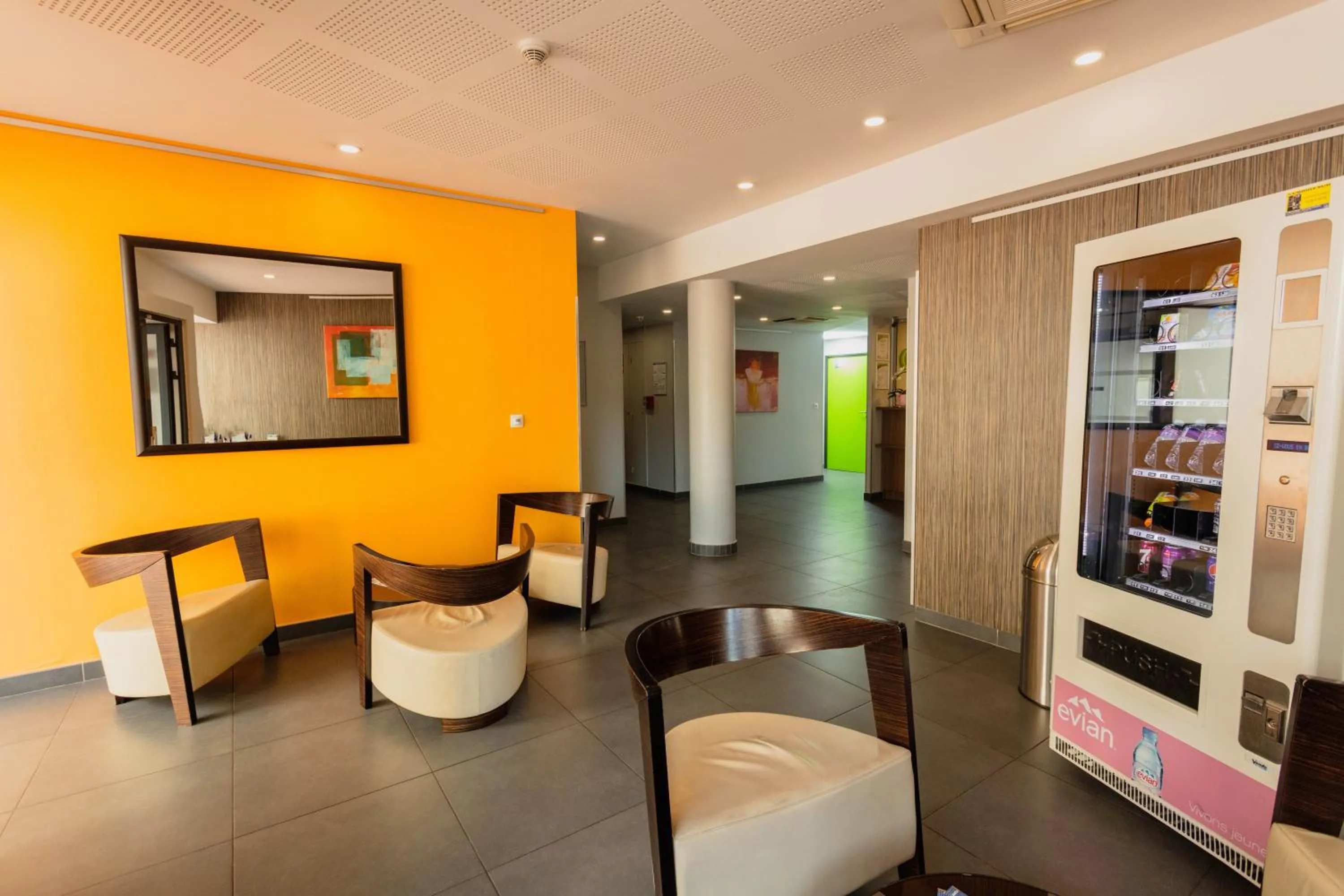 Lobby or reception in Appart-Hôtel Mer & Golf City Perpignan Centre