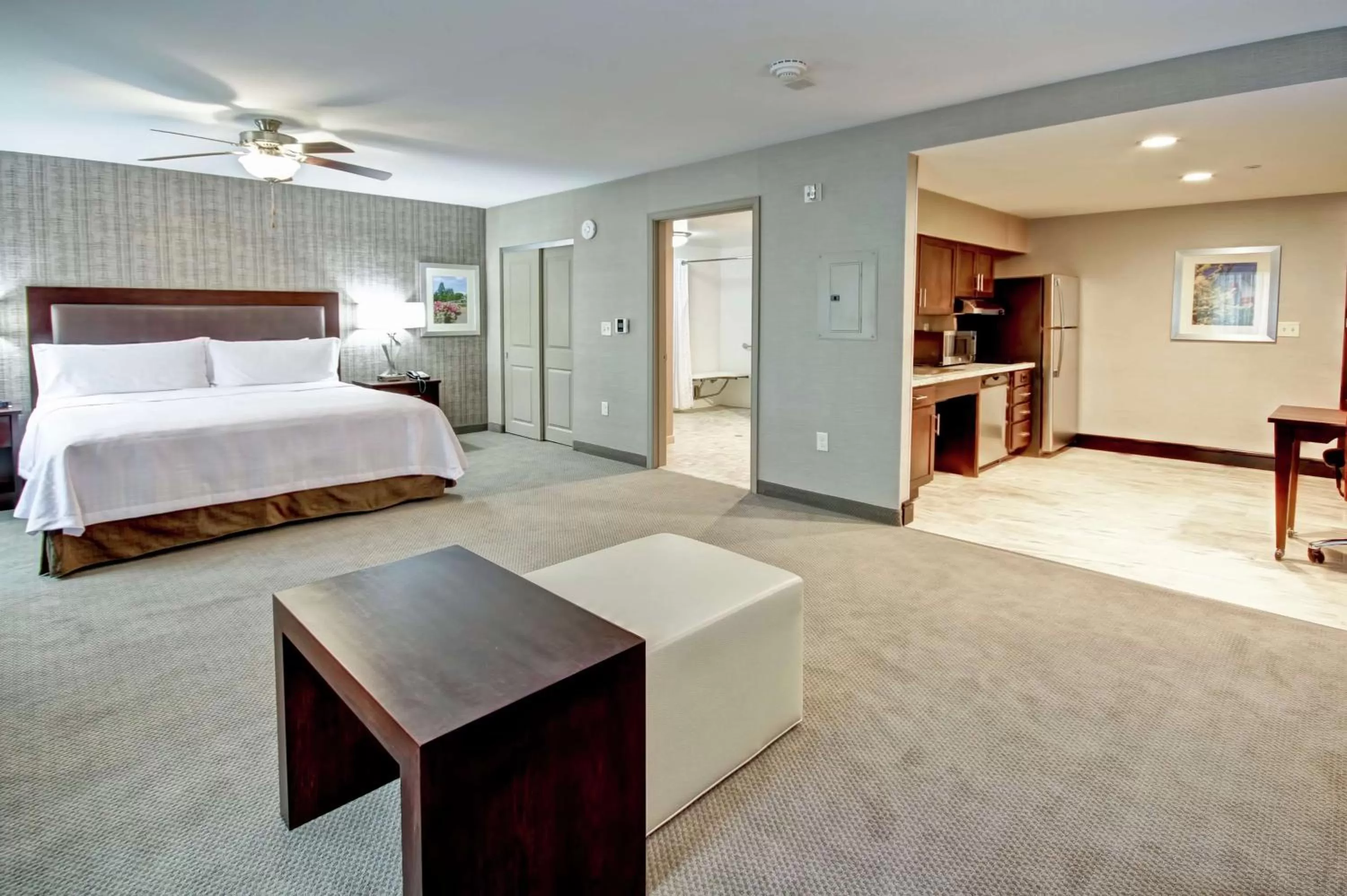 King Studio Suite with Roll In Shower - Mobility Access/Non-Smoking in Homewood Suites by Hilton Bridgewater/Branchburg