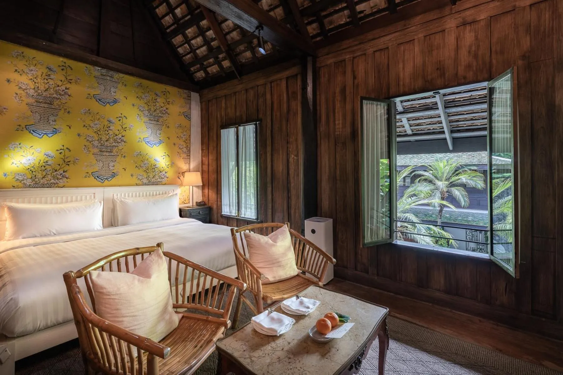 Bed in Villa Mahabhirom