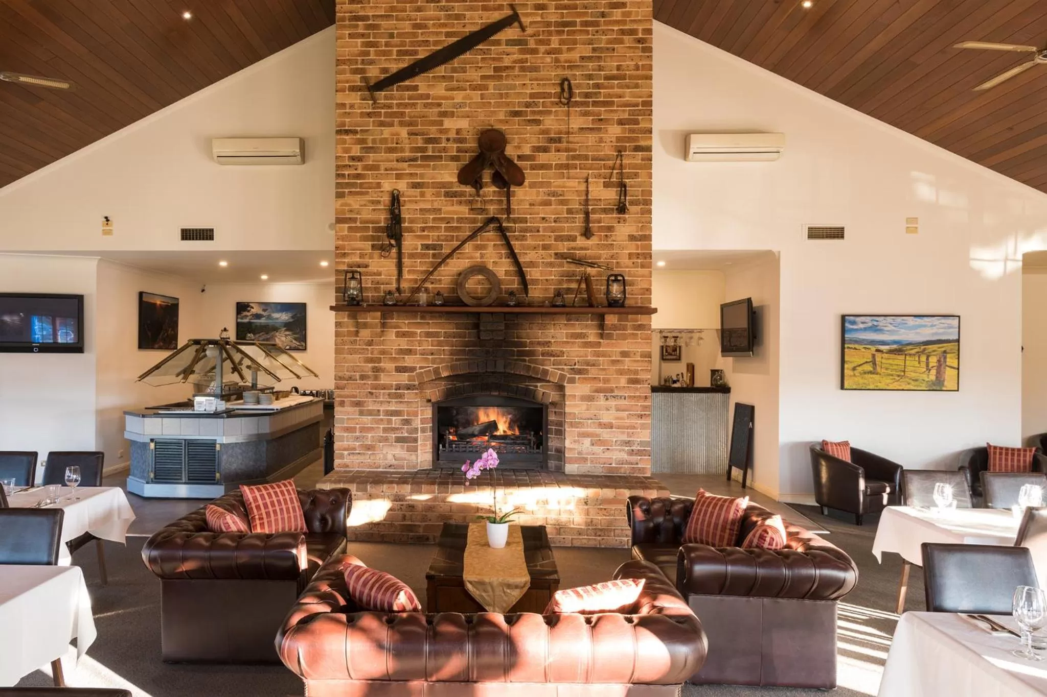 Restaurant/places to eat in Bowen Inn Motel