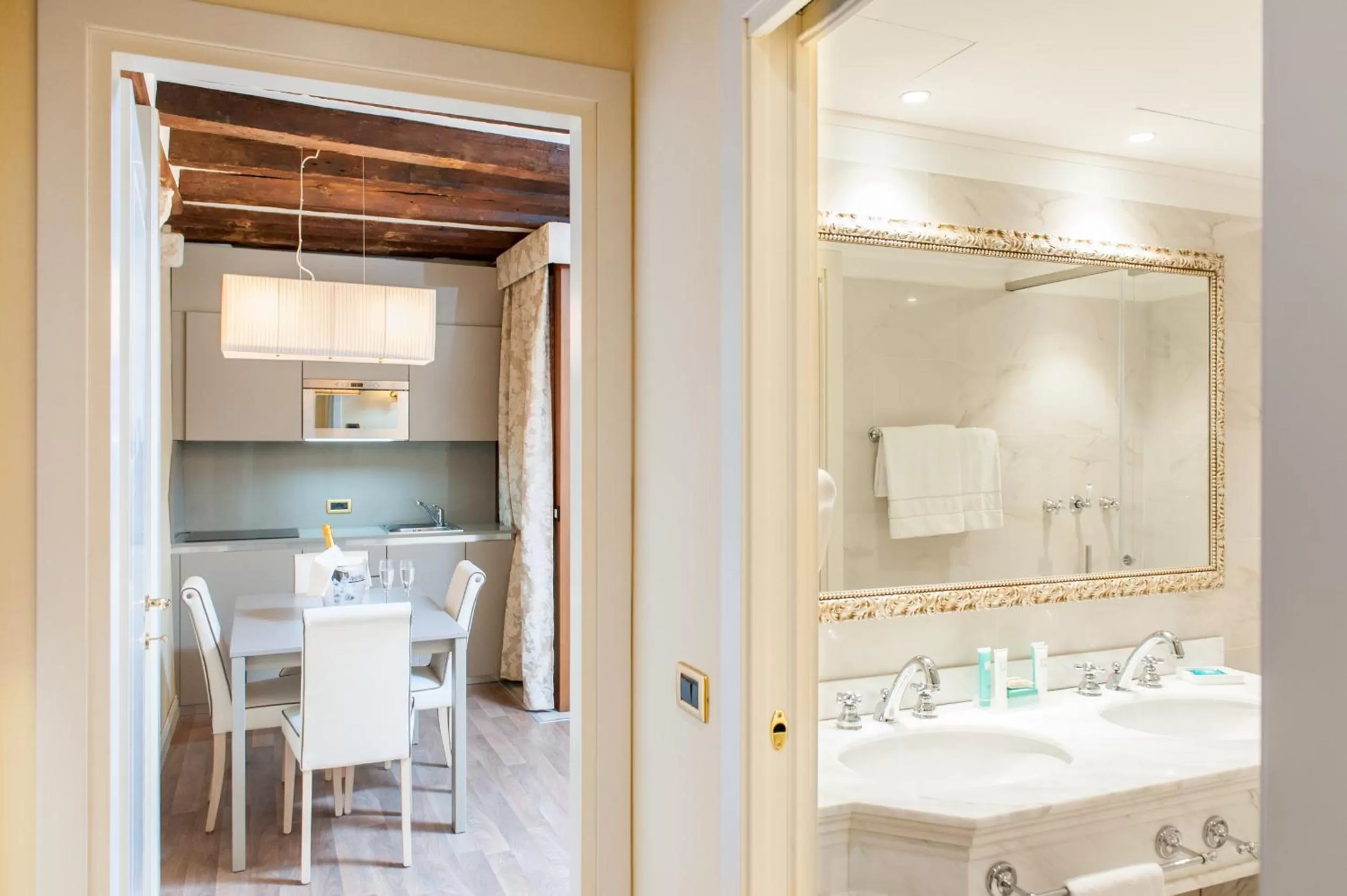 Bathroom in Hotel Al Duca Di Venezia