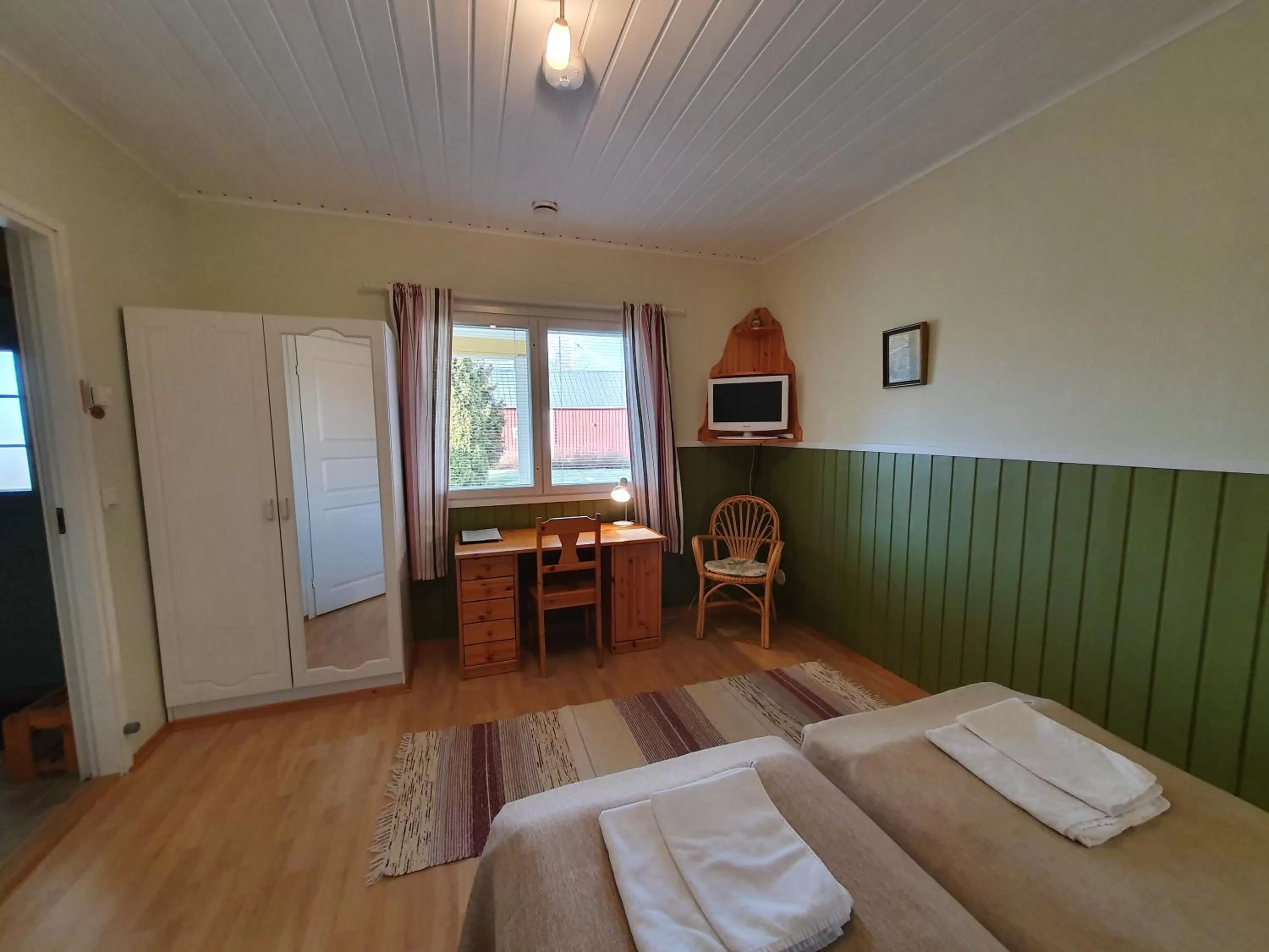 Photo of the whole room, Bed in B&B Lomamokkila