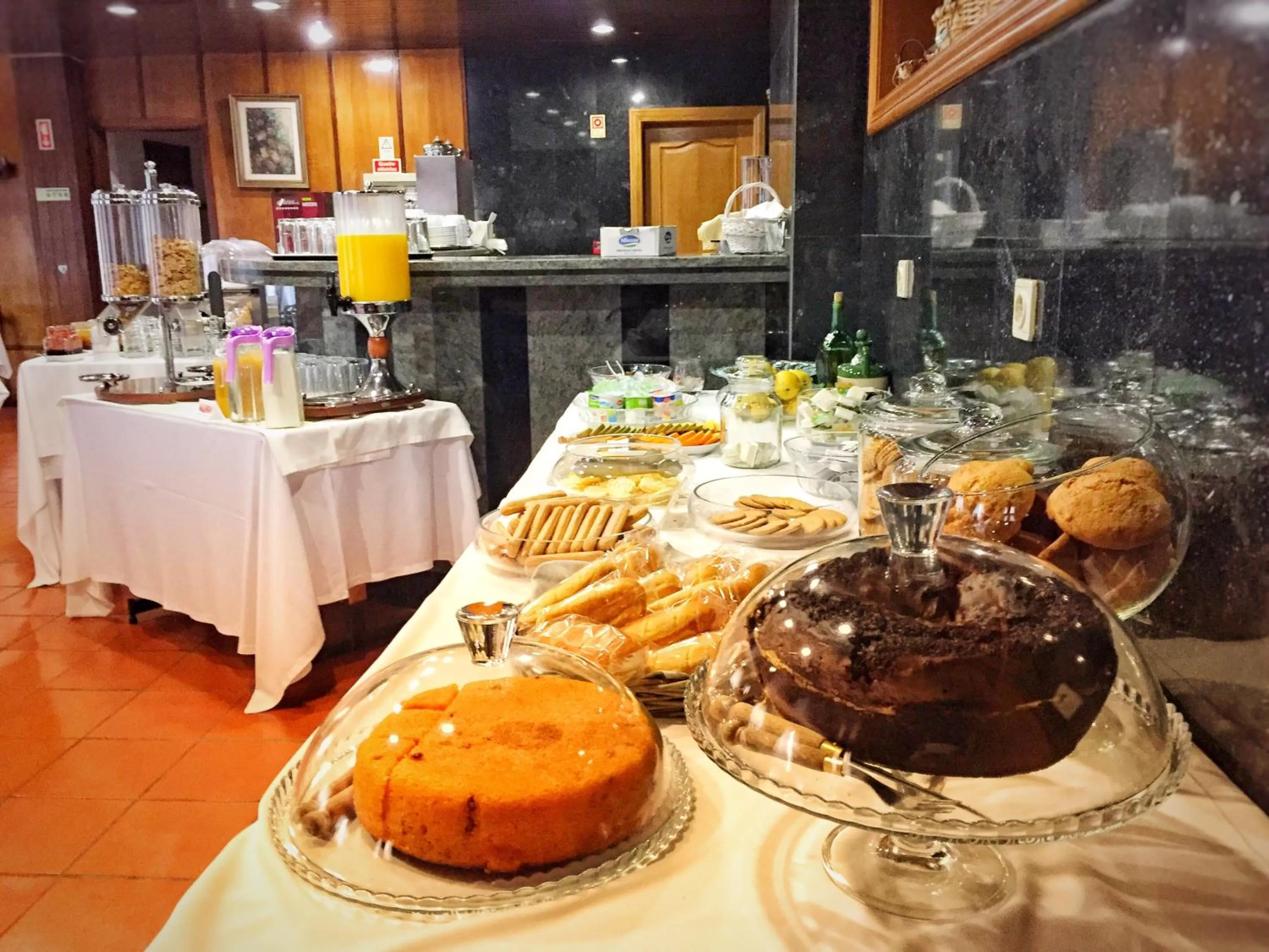 Buffet breakfast in Hotel Estalagem Turismo