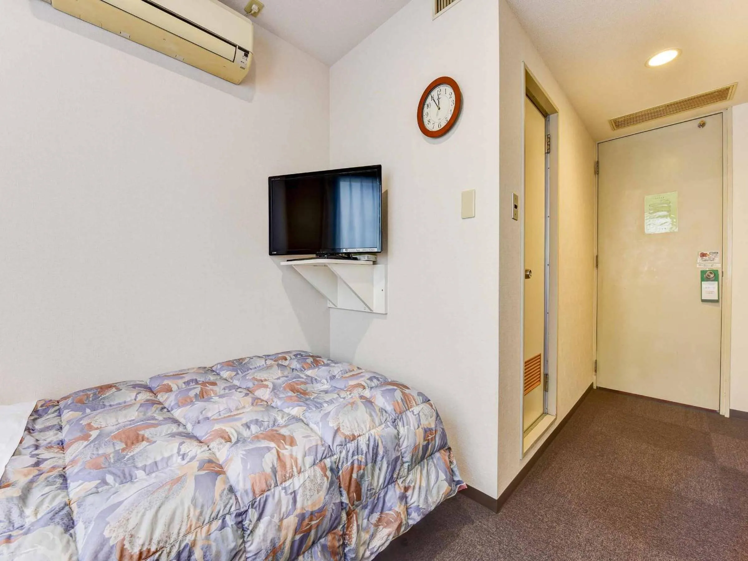 Photo of the whole room, Bed in Hotel Crane Tachibana