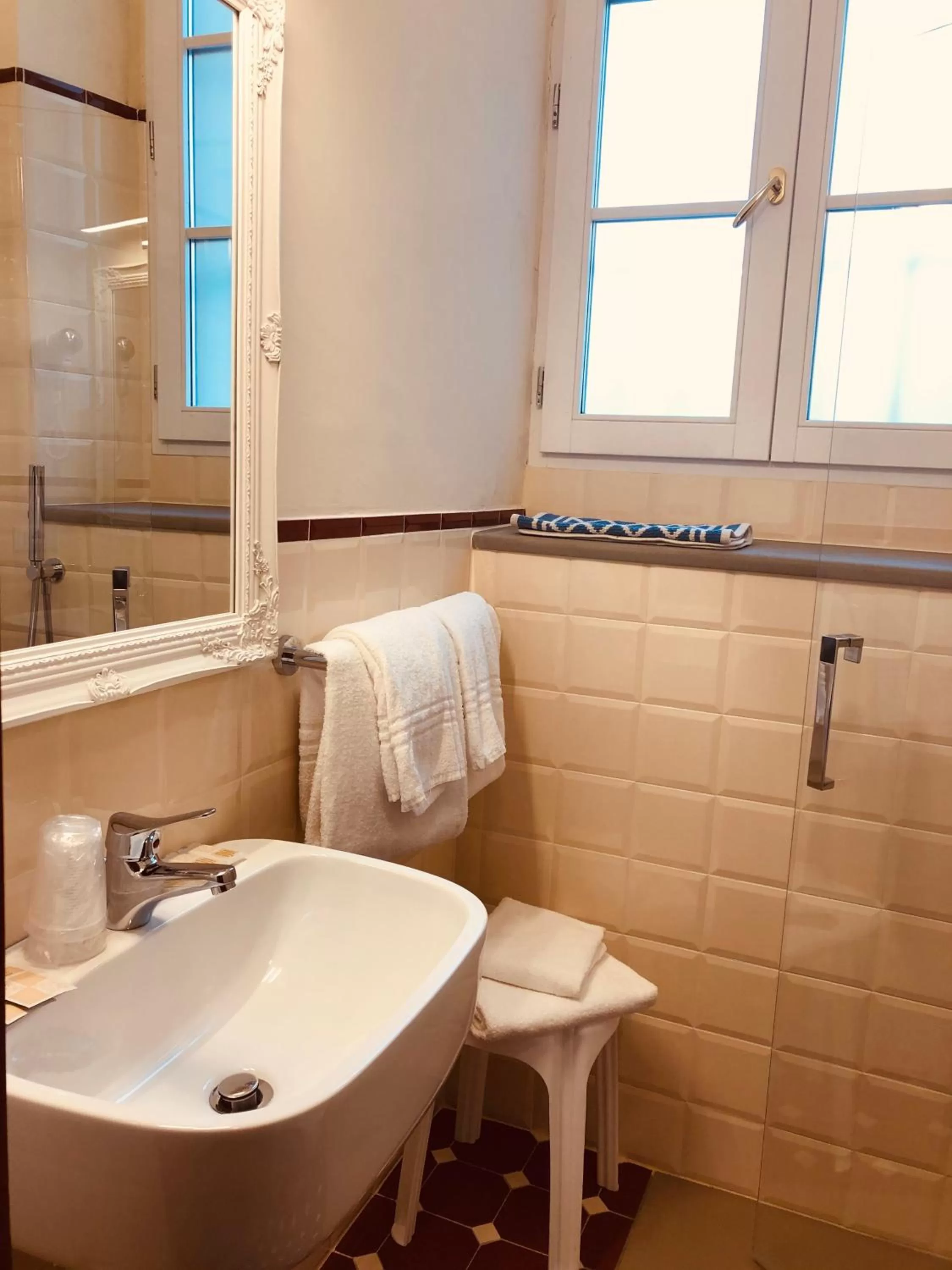 Toilet in Hotel Nizza