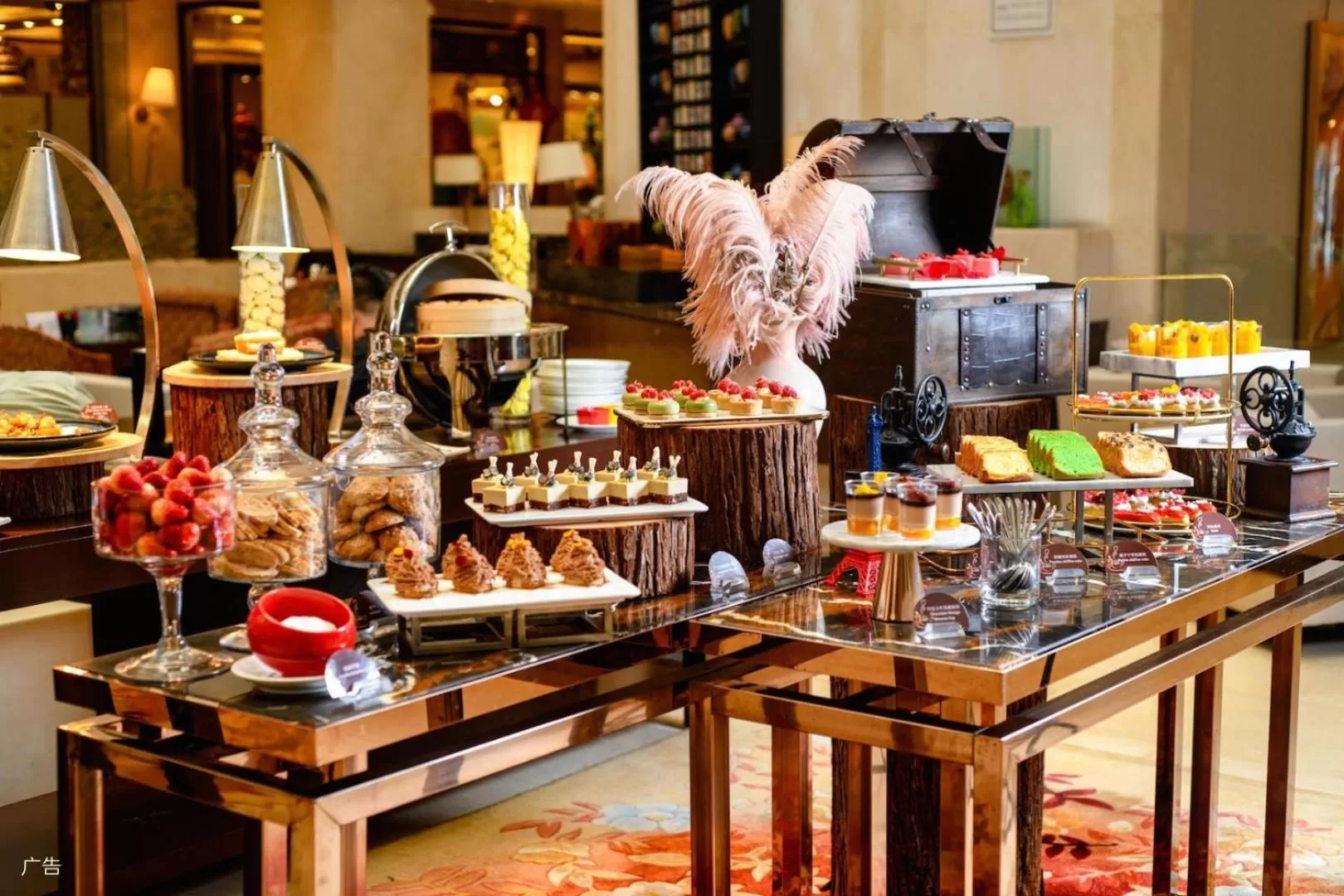 Food and drinks in Shangri-La Shenzhen - Nearby Luohu Border, Outdoor Swimming Pool