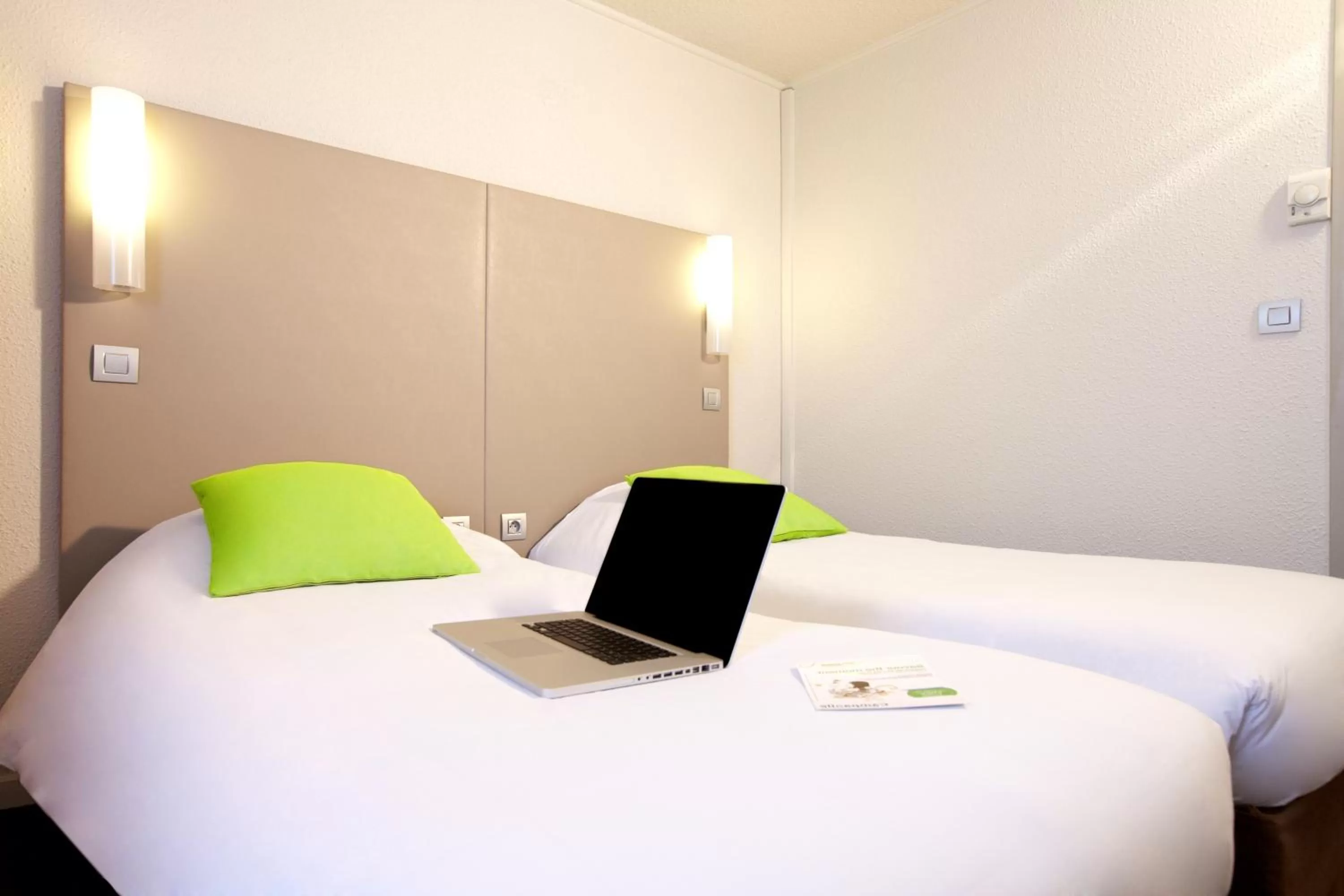 Bedroom, Bed in Campanile Villejuif