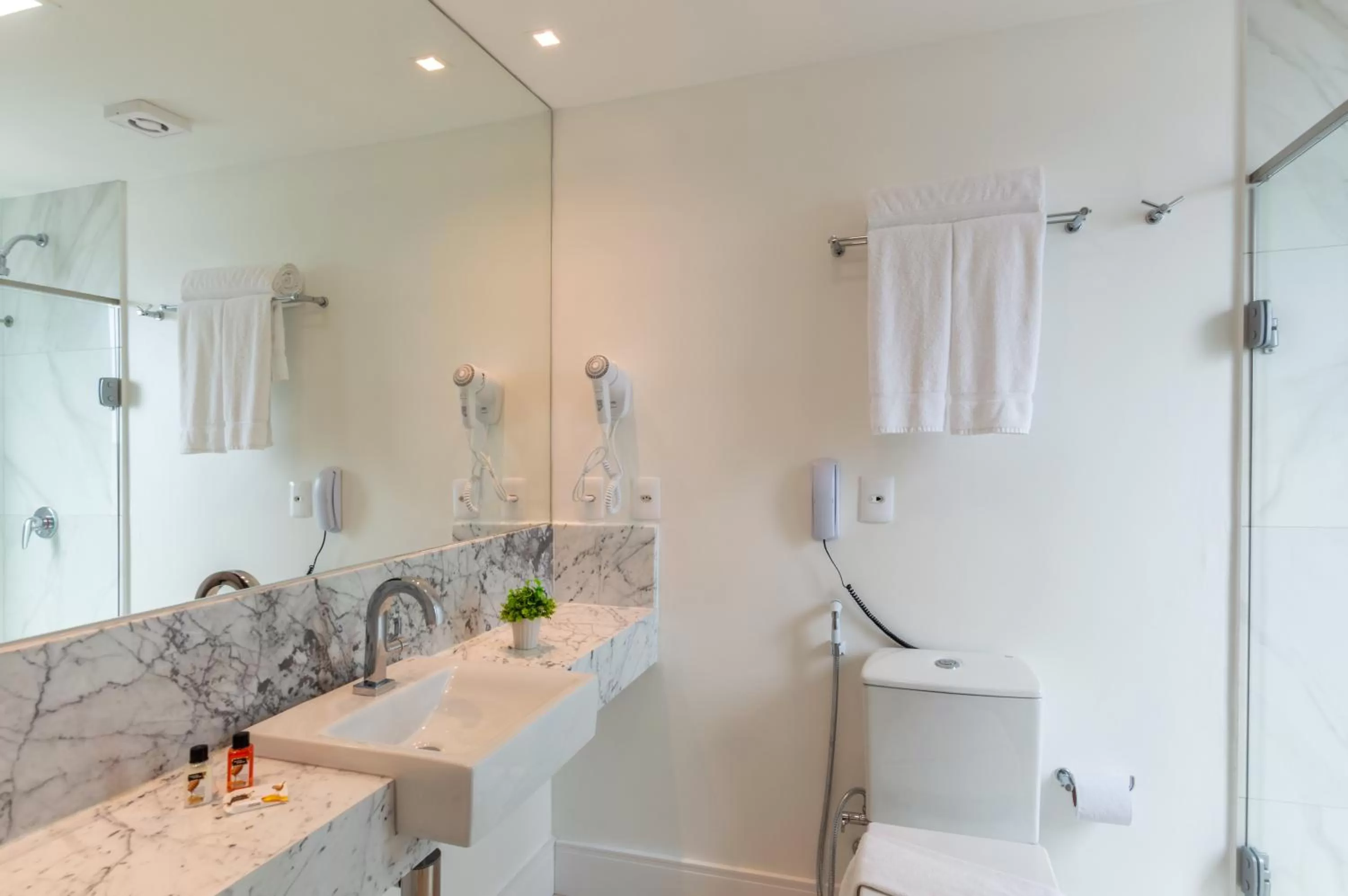 Two-Bedroom BrisaFlat (No View - First Floor) in Hotel Brisa Suites