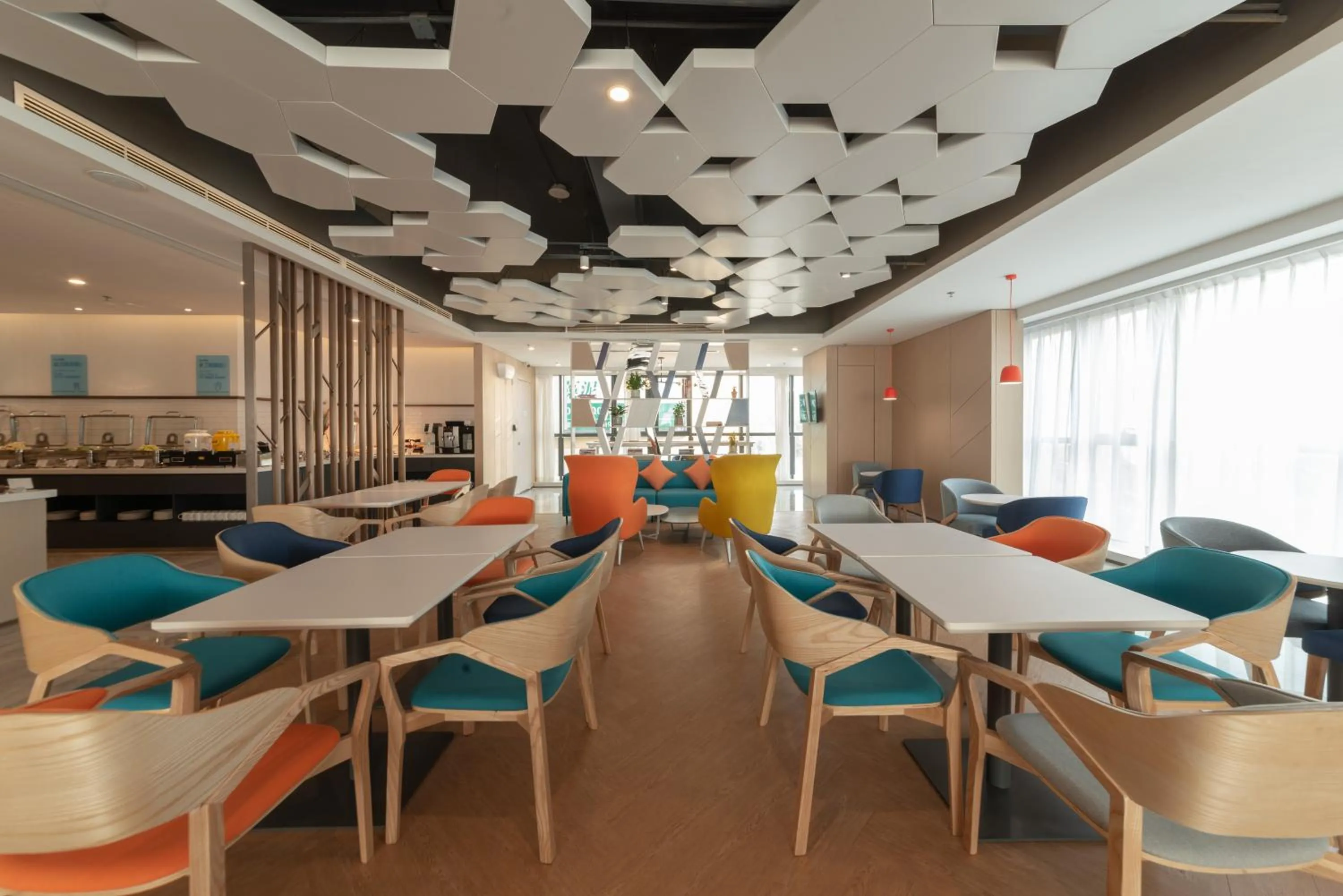 Restaurant/places to eat in Holiday Inn Express Linyi North New District by IHG