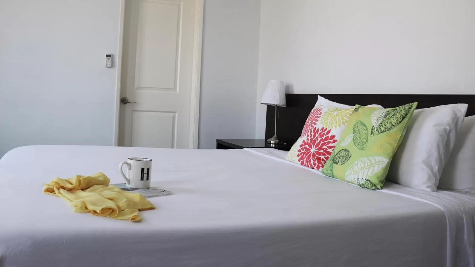 Deluxe King Suite in Hometel Suites