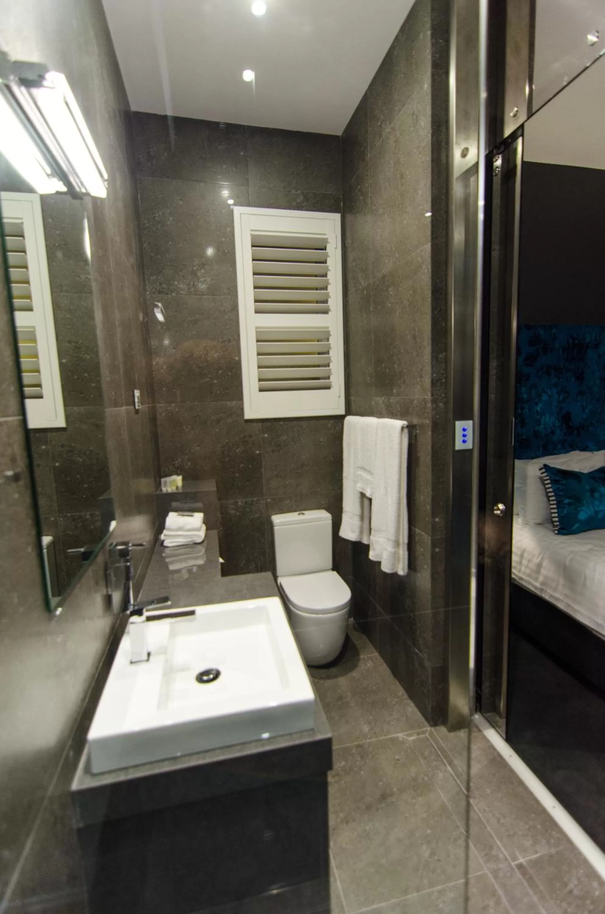 Bathroom in Junction Hotel