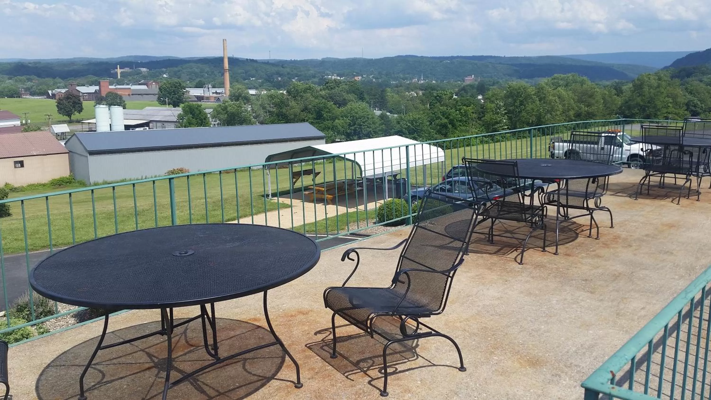 Balcony/Terrace, Patio/Outdoor Area in Huntingdon Motor Inn