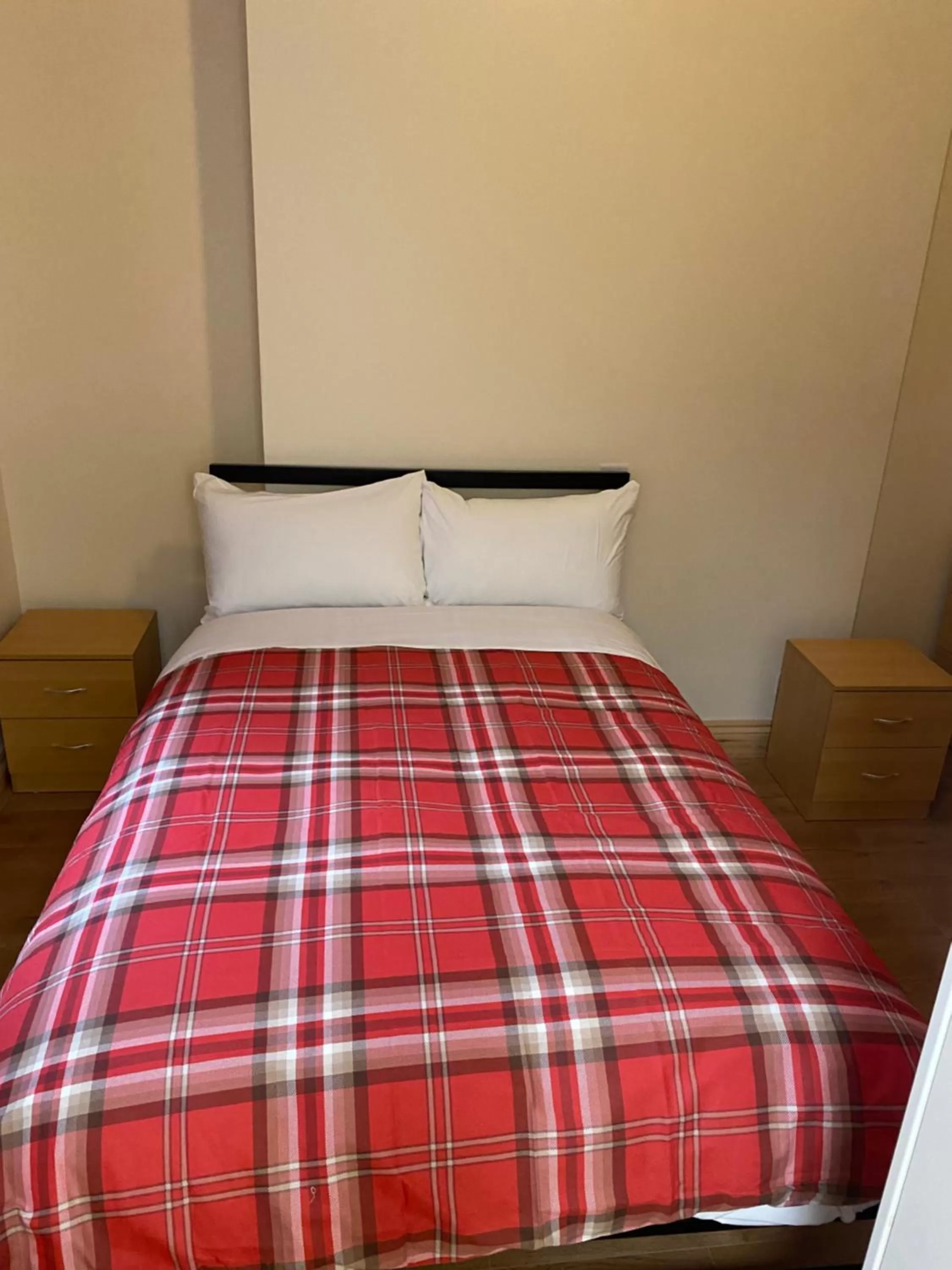 Bed in 27 Argyle Square