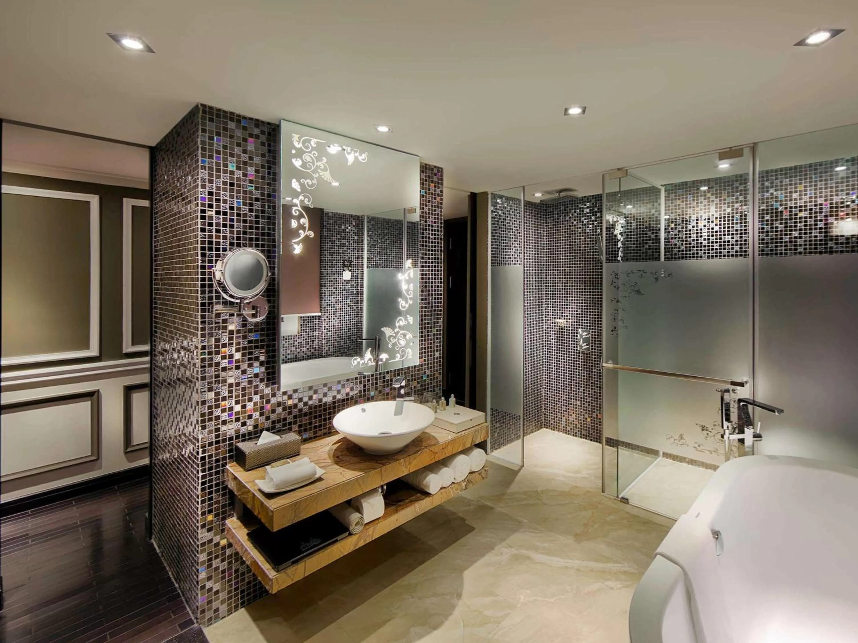 Bathroom in Hotel Royal Hoi An - MGallery