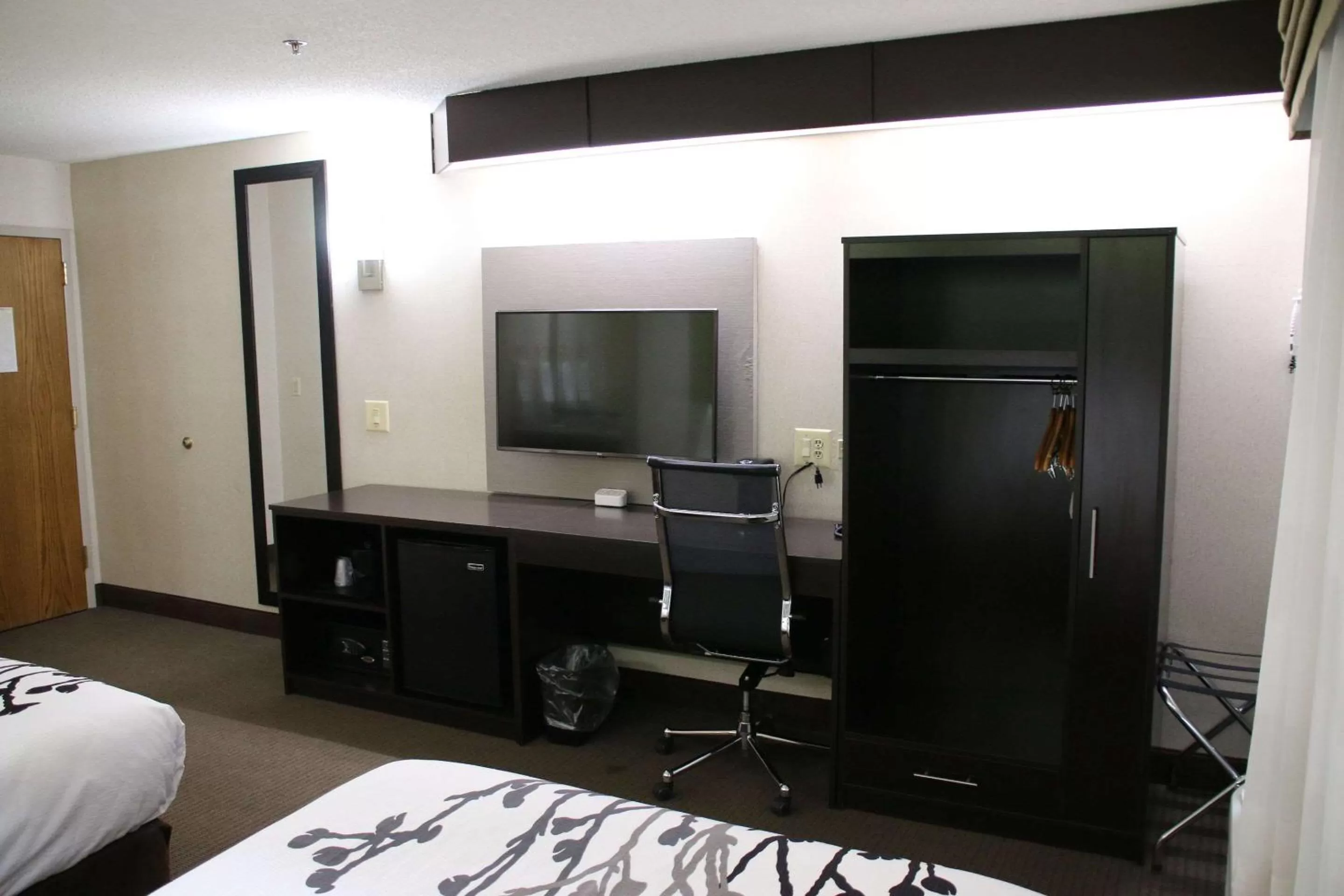 Photo of the whole room, Bed in Sleep Inn near Great Lakes Naval Base