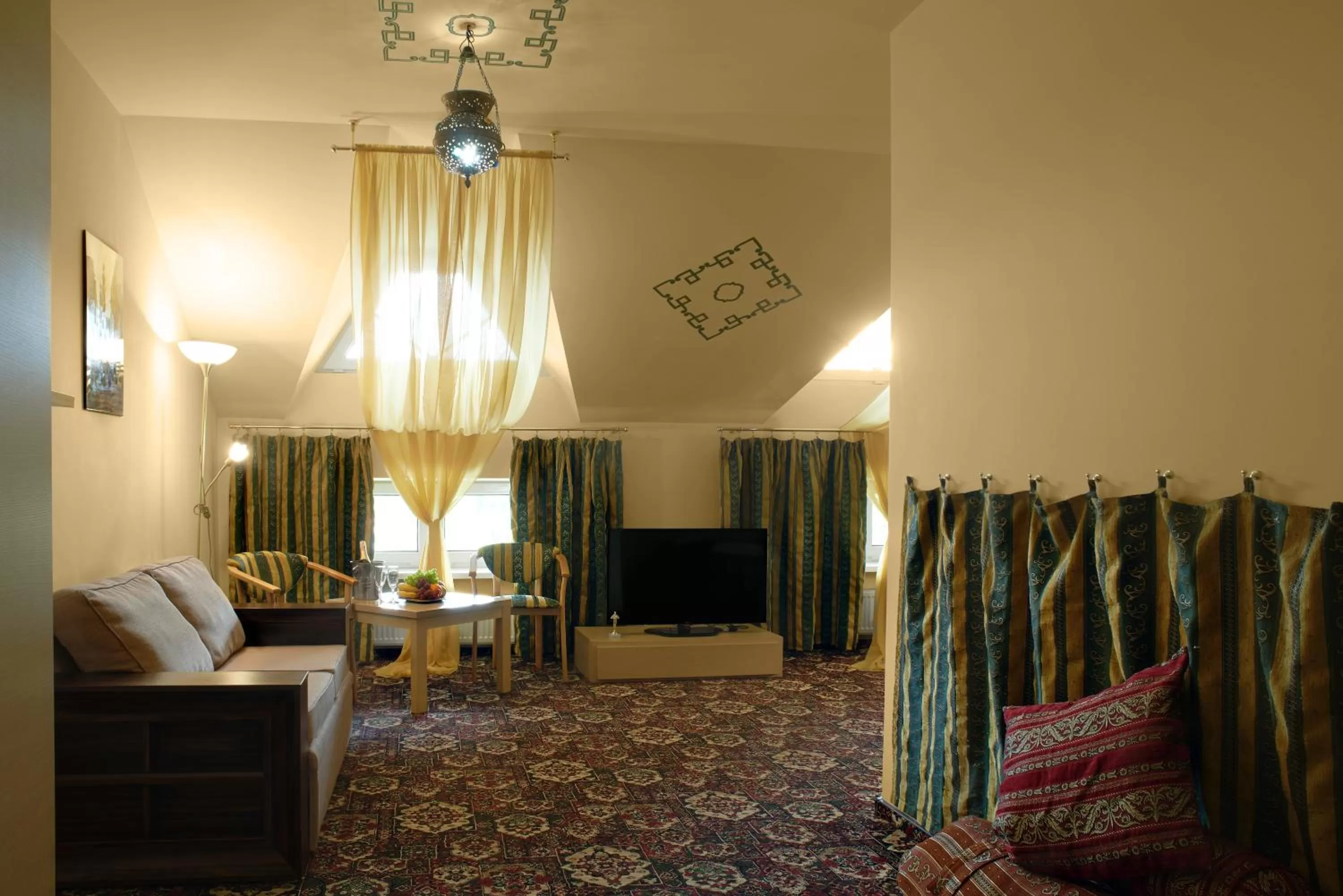 Photo of the whole room, Bed in Oscar