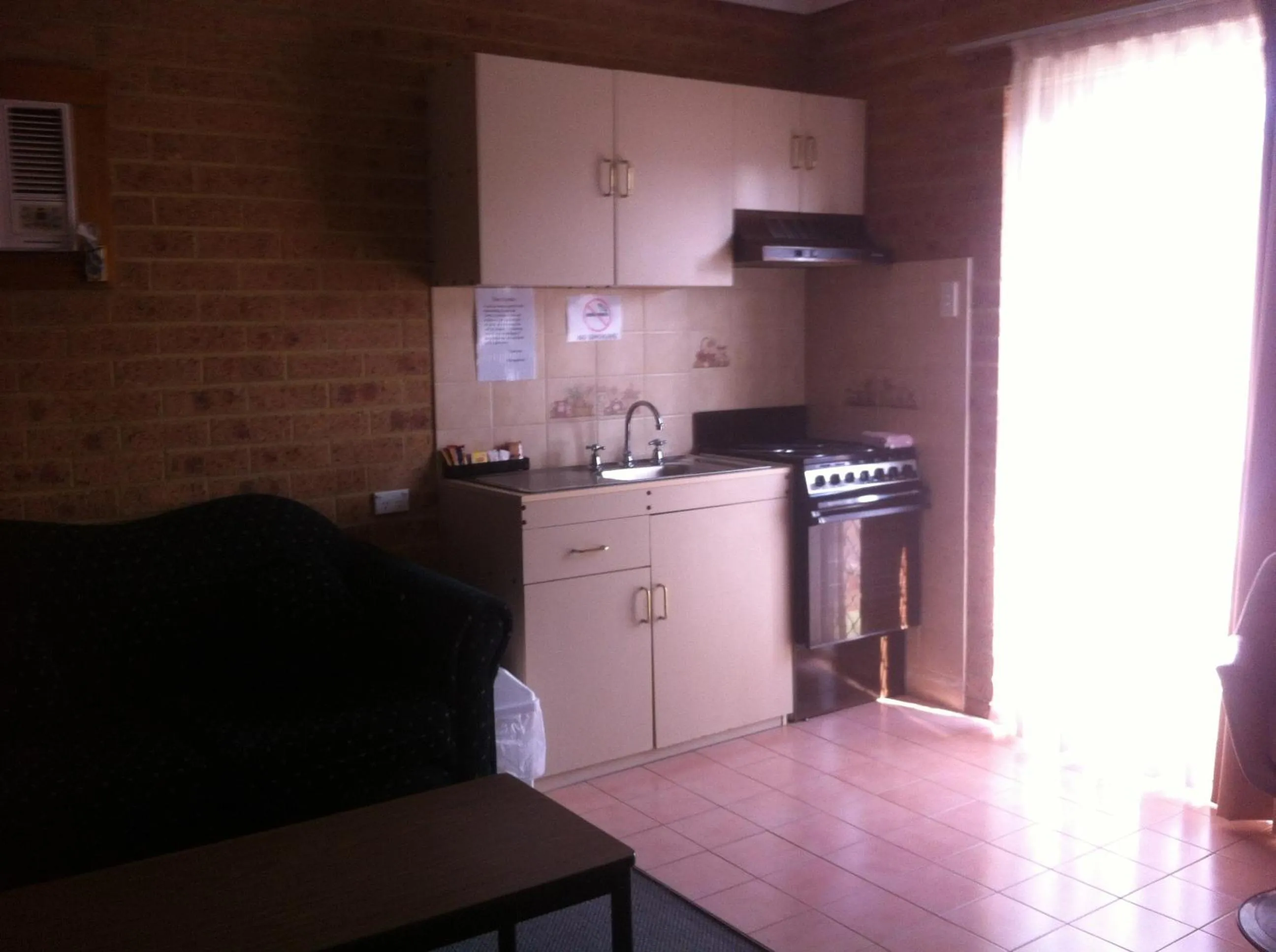 Day in Elsinor Motor Lodge