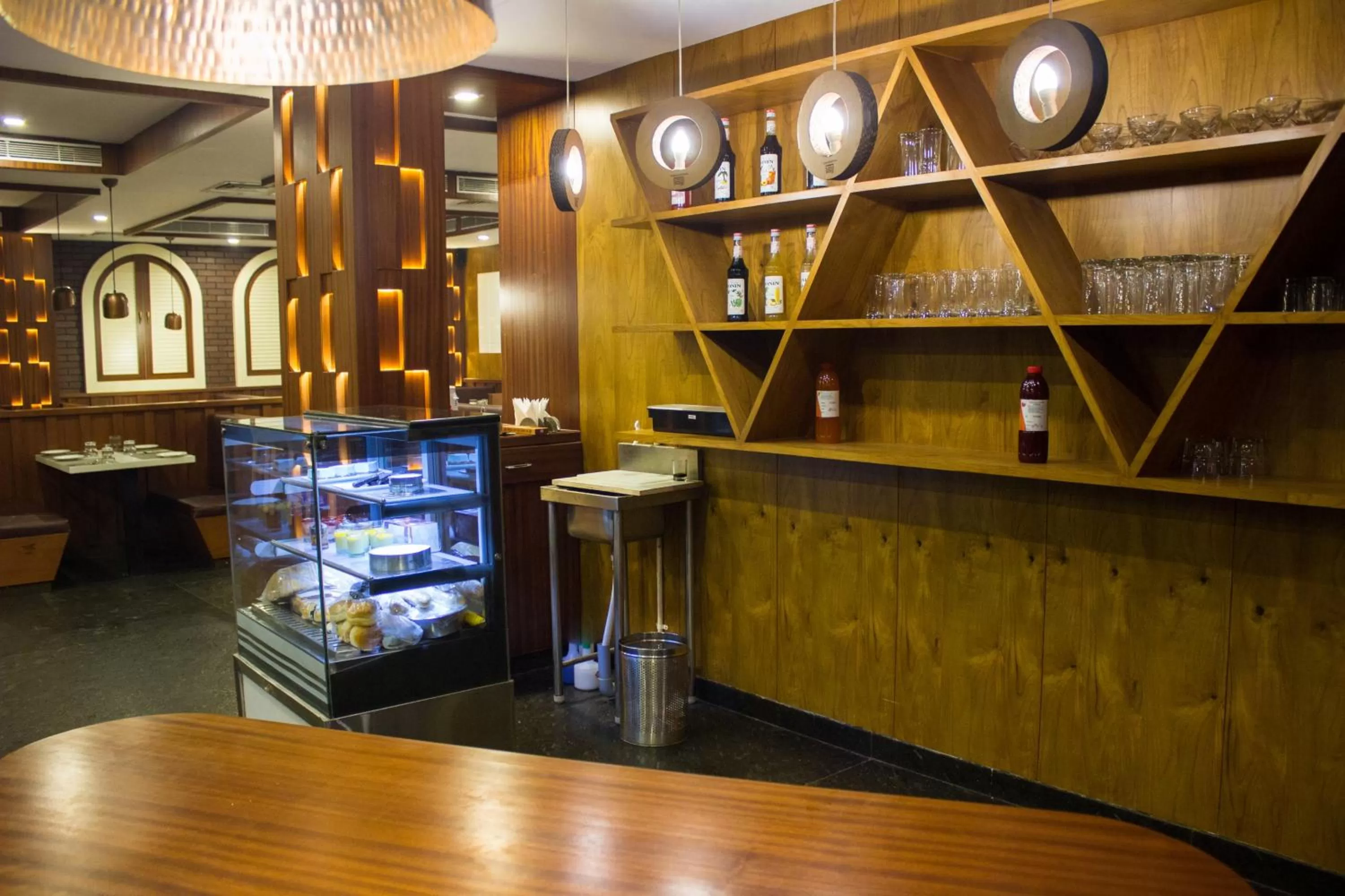 Restaurant/places to eat in Ambaari hotel