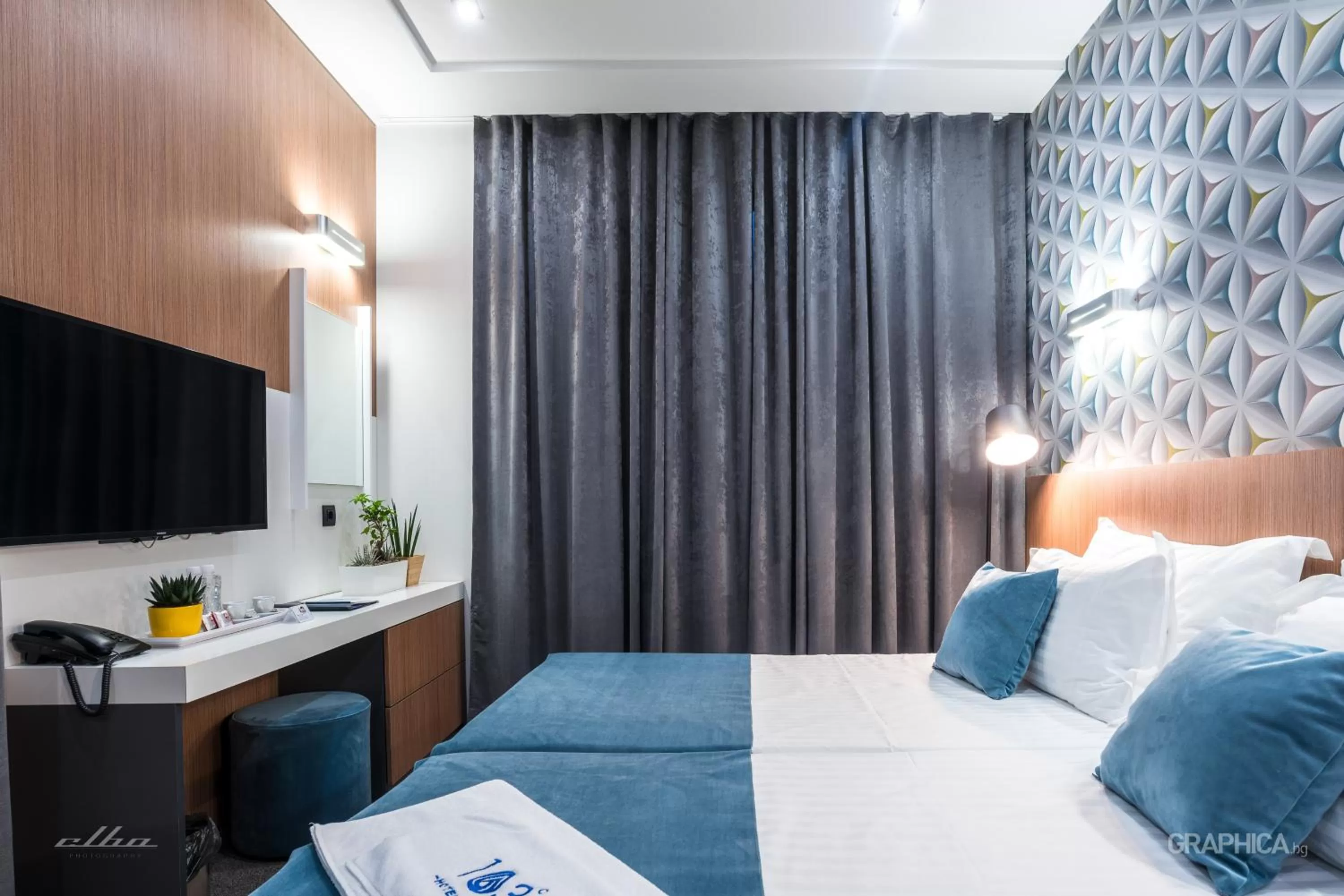 TV and multimedia, Bed in 103 Degrees Hotel & Spa